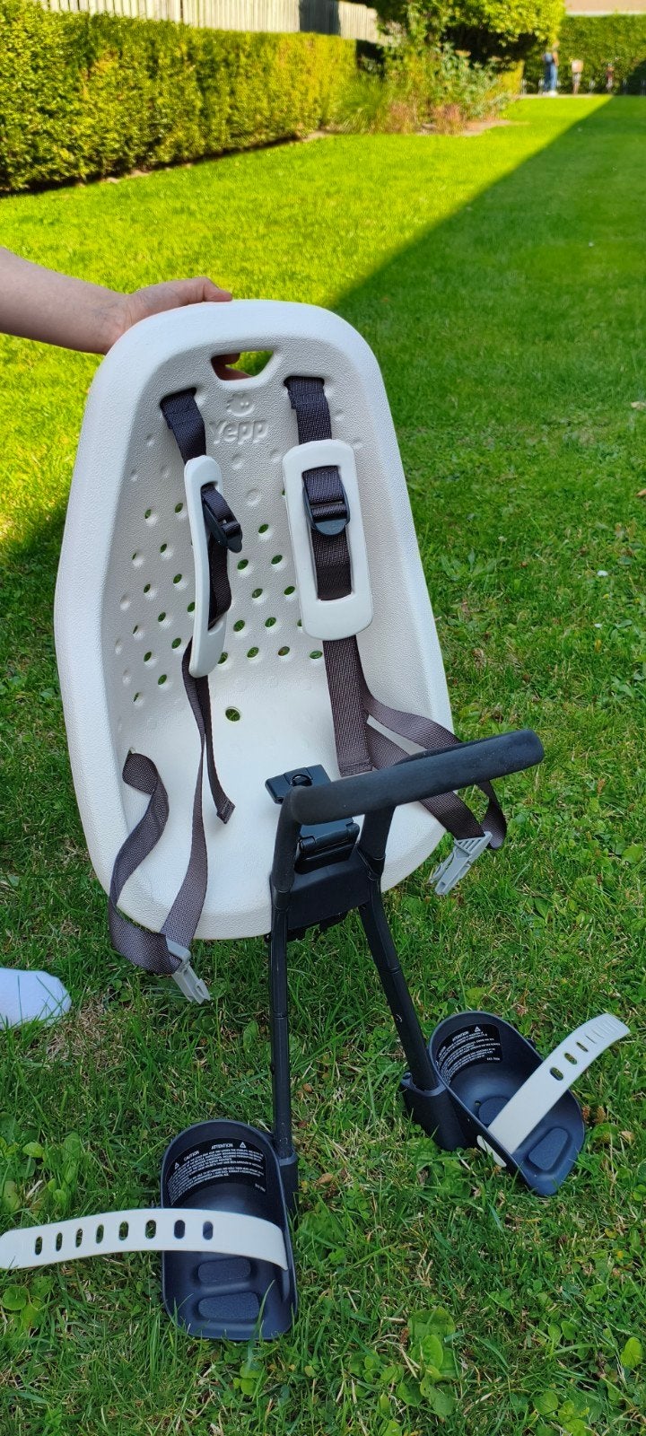 Fietsstoeltje Yepp wit, Voetsteuntjes, Voorzitje, Zo goed als nieuw, 0 t/m 13 kg