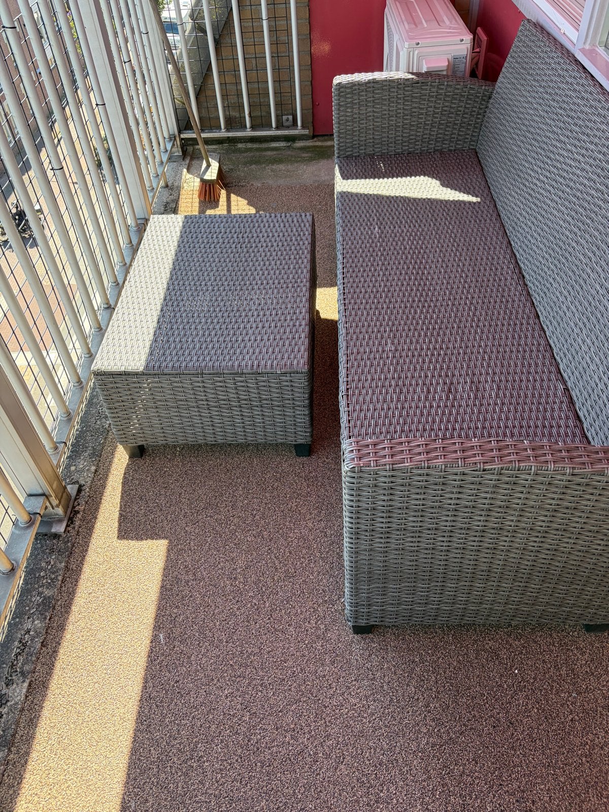 Balkon lounge set met hocker, hangtafel en opbergkist, Ophalen, Kunststof, 3 zitplaatsen, Zo goed als nieuw