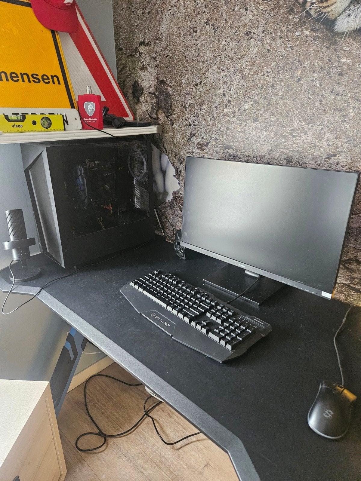 sharkoon Gaming PC met monitor, toetsenbord en muis, Computers en Software, Desktop Pc's, 1tb, AMD, Gaming, SSD