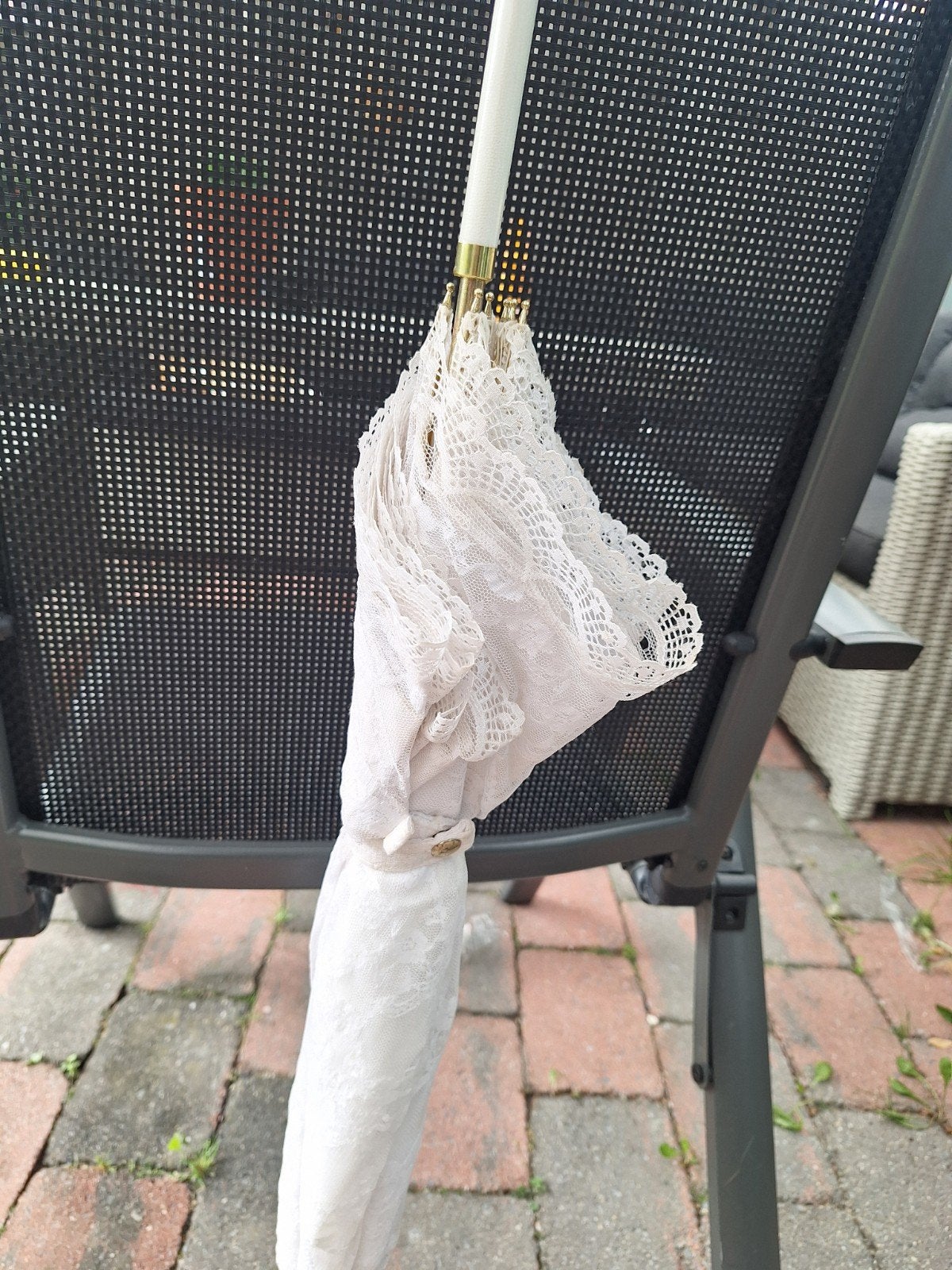 Elegante witte kanten parasol - Perfect voor bruiloften, Ophalen of Verzenden, Transparant, Gebruikt, Wit