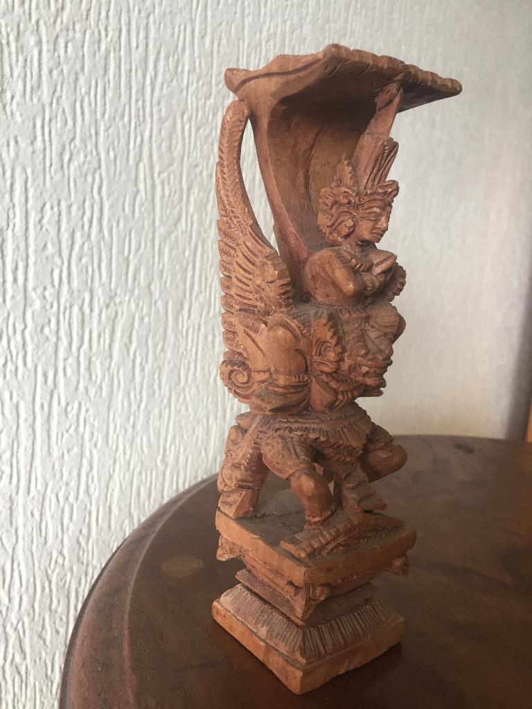 oud tempel beeldje uit Indonesie Bali prachtig houtsnijwerk, Ophalen of Verzenden, Hout, Beeld, Religie