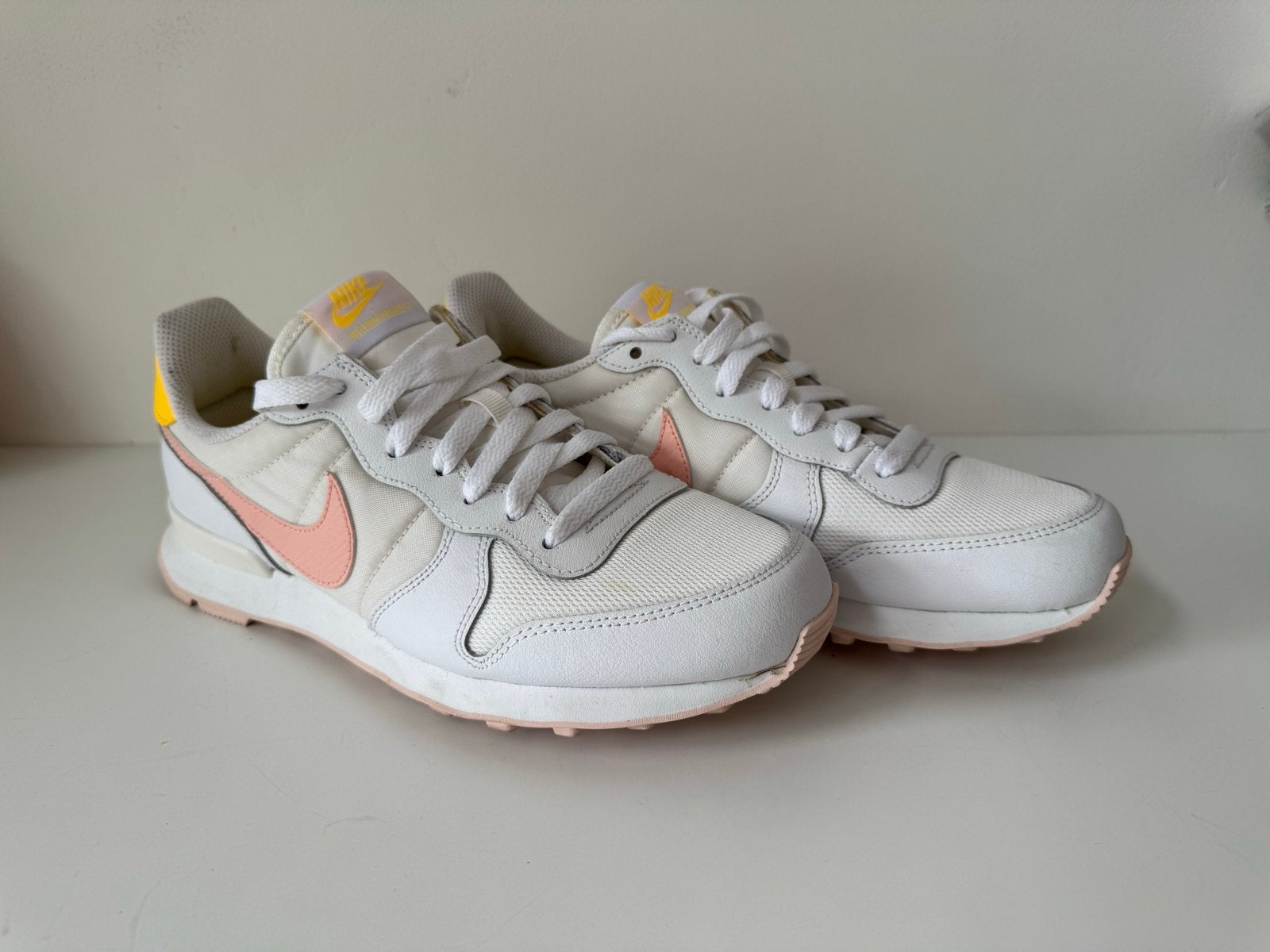 Nike Internationalist sneakers - Wit/Roze/Geel, Ophalen, Wit, Sneakers of Gympen, Zo goed als nieuw