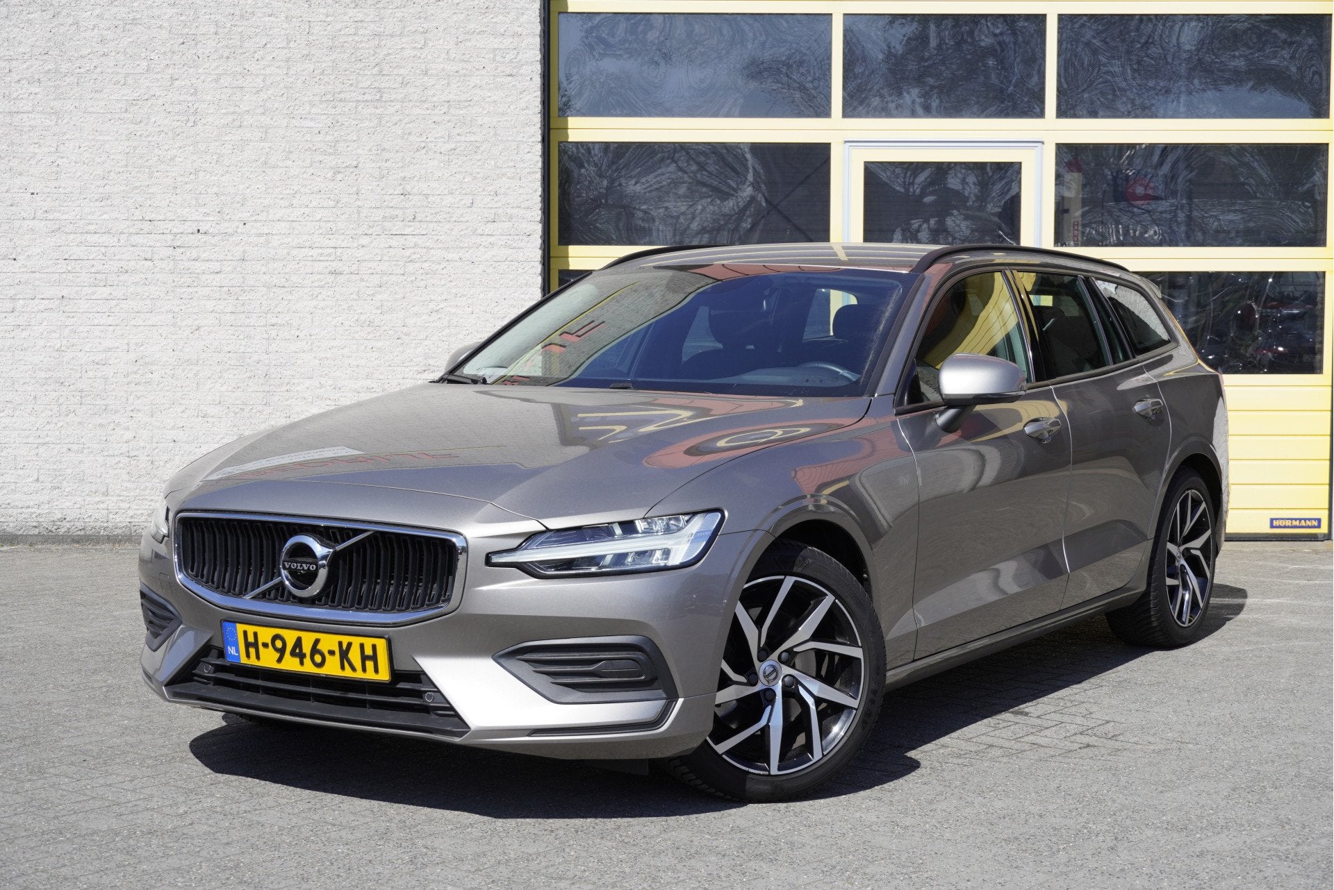 Volvo V60 2.0 T4 191PK! Automaat BJ2020 Lmv 18" | Led | Pdc, Stof, 1969 cc, Automatische klimaatregeling, 1603 kg