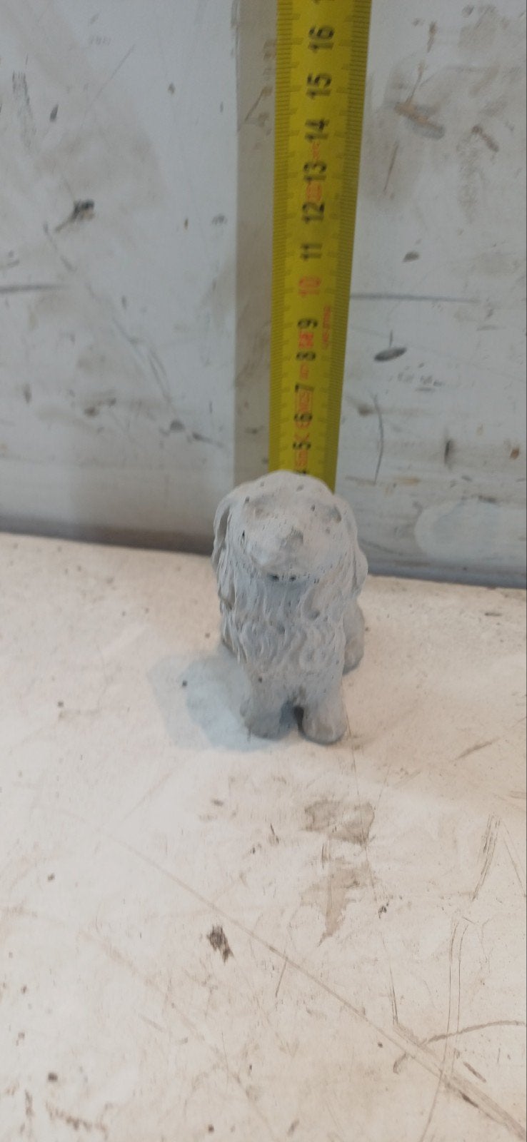Betonnen beeldje hondje - decoratie, Nieuw, Ophalen of Verzenden, Landelijk, Grijs
