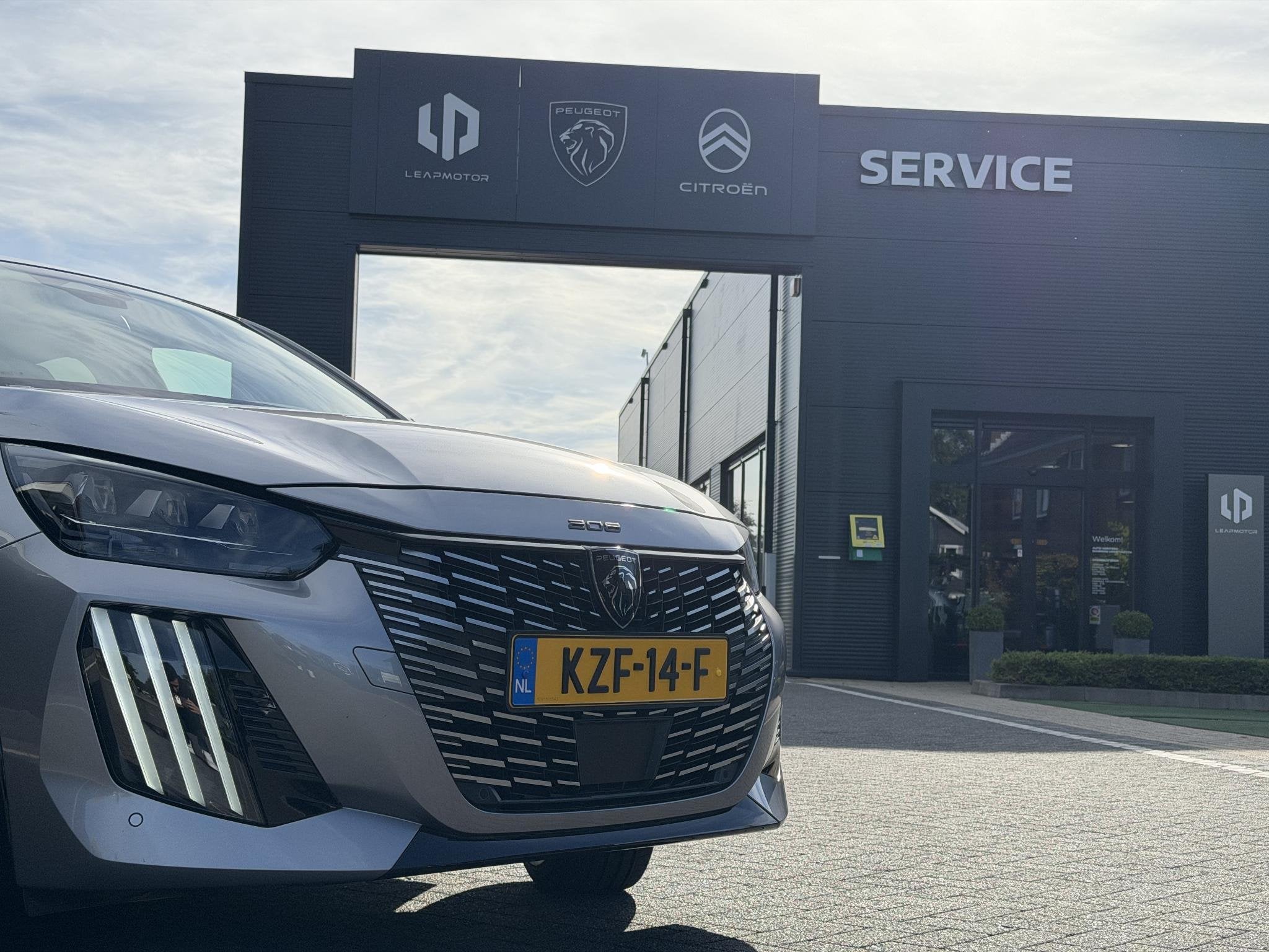 Peugeot 208 GT 1.2 Hybrid 145PK e-DCS6 Automaat Achteruitrij, 12 maanden, Gebruikt, 1199 cc, 1200 kg