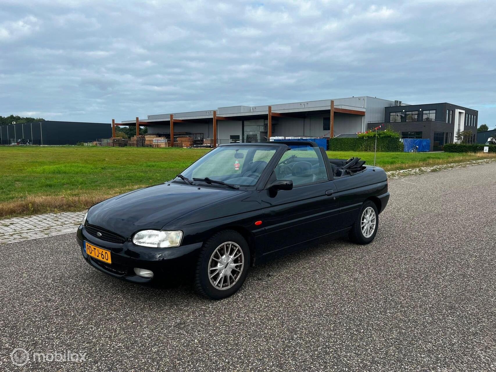 Ford Escort Cabrio 1.6 CLX Airco, Escort, Gebruikt, 1147 kg, 4 cilinders
