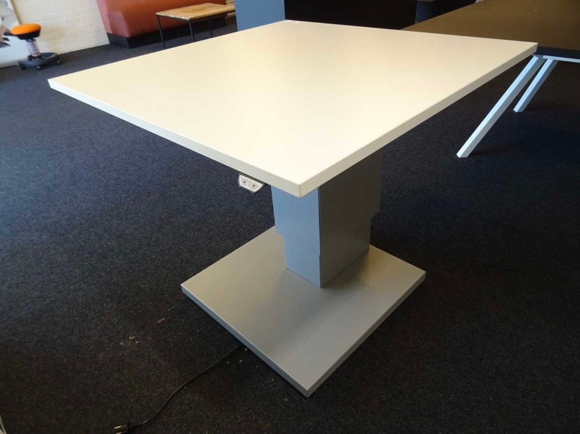 ektrisch bureau 100x100cm, Ophalen, Zit-sta bureau, 100 cm, In hoogte verstelbaar