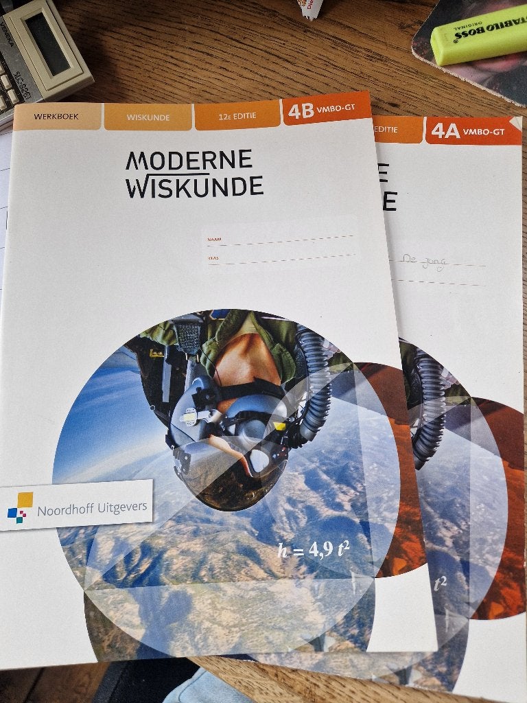 Werkboek Moderne Wiskunde 2 stuks 4A en 4B VMBO-GT, Ophalen of Verzenden, Zo goed als nieuw, VMBO