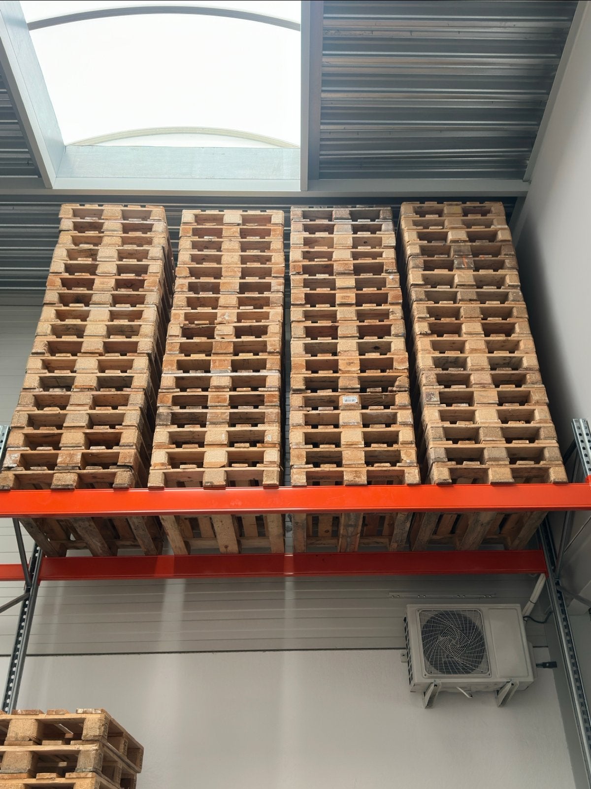 Diverse partij pallets: Europallets en kunststof pallets, Doe-het-zelf en Verbouw, Hout en Planken, Ophalen, Zo goed als nieuw