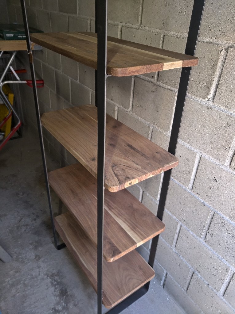 Coco maison hout met zwart stalen rek, Huis en Inrichting, Ophalen, Zo goed als nieuw