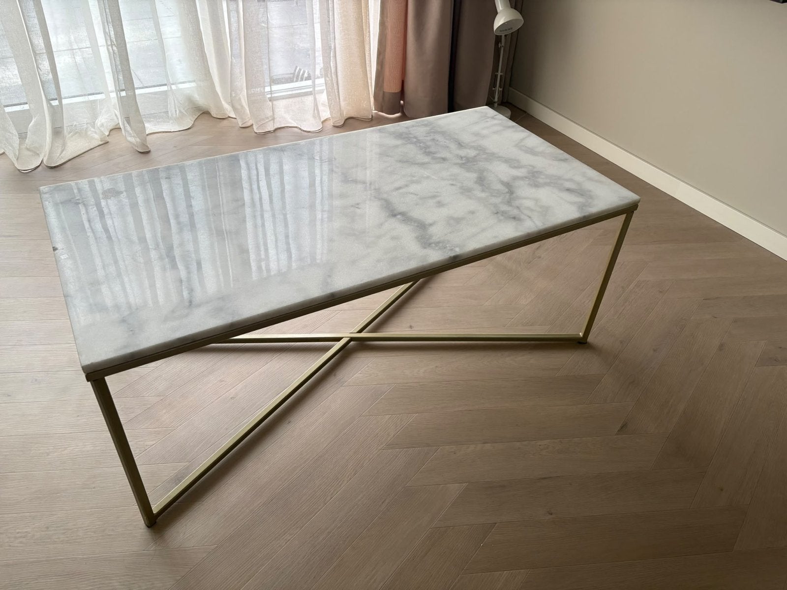 Salontafel met marmeren blad en gouden onderstel, Huis en Inrichting, Ophalen, Gebruikt, 100 tot 150 cm, 50 tot 100 cm