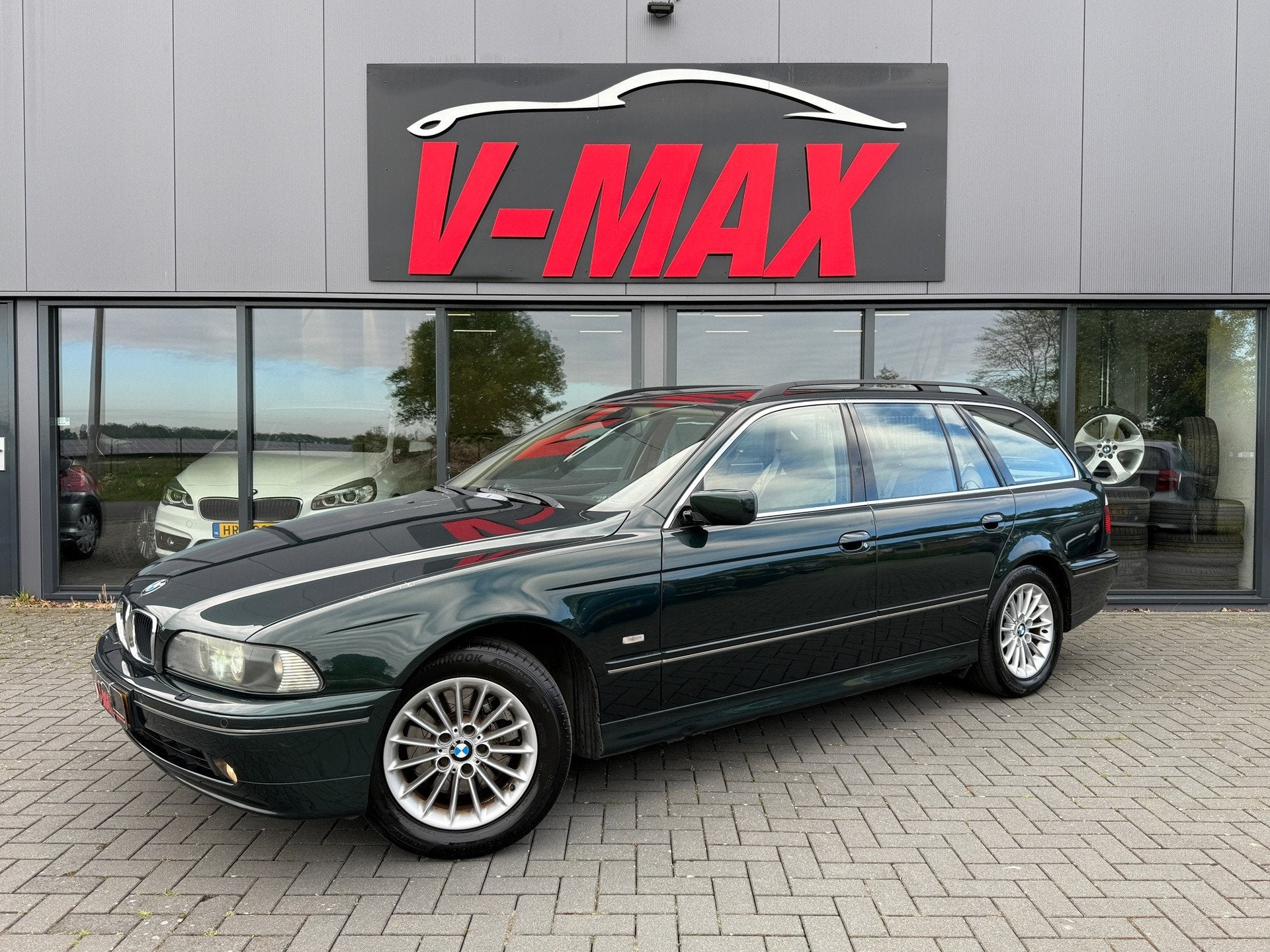 BMW 530i Touring AUT Lifestyle Edit Xenon Leer Navi Trekhaak, Automaat, Achterwielaandrijving, Gebruikt, 2000 kg