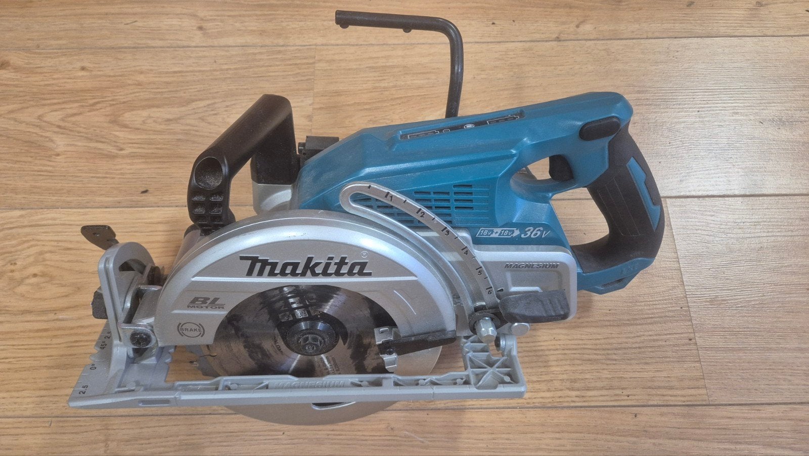 Makita Cirkelzaag DRS780 (2x18V) Body - Zo goed als nieuw, Cirkelzaag, 70 mm of meer, Ophalen of Verzenden, Zo goed als nieuw