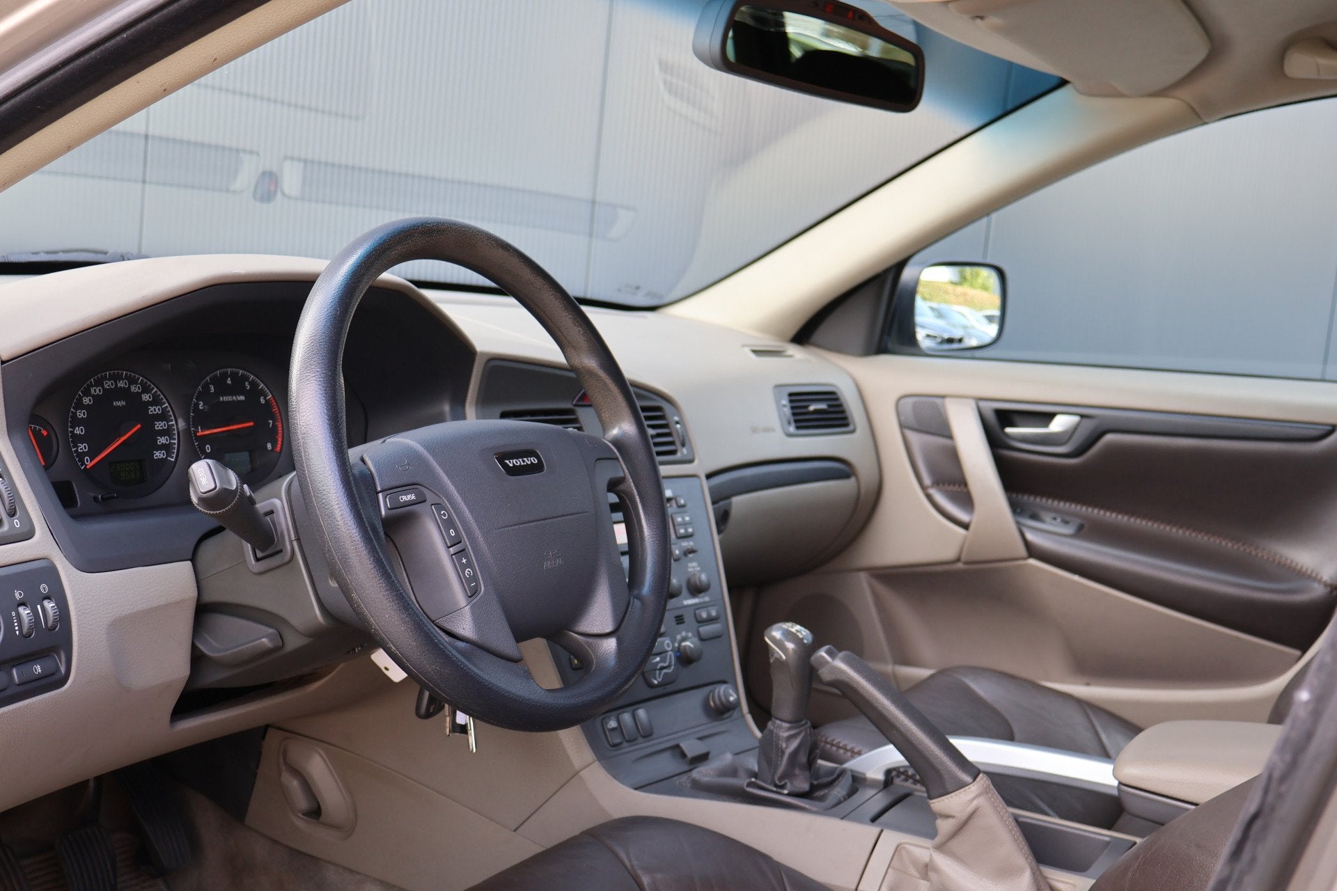 Volvo V70 Cross Country 2.4 T Comfort Line 1e eigenaar! | Un, Auto's, Beige, Beige, Vierwielaandrijving, Volvo