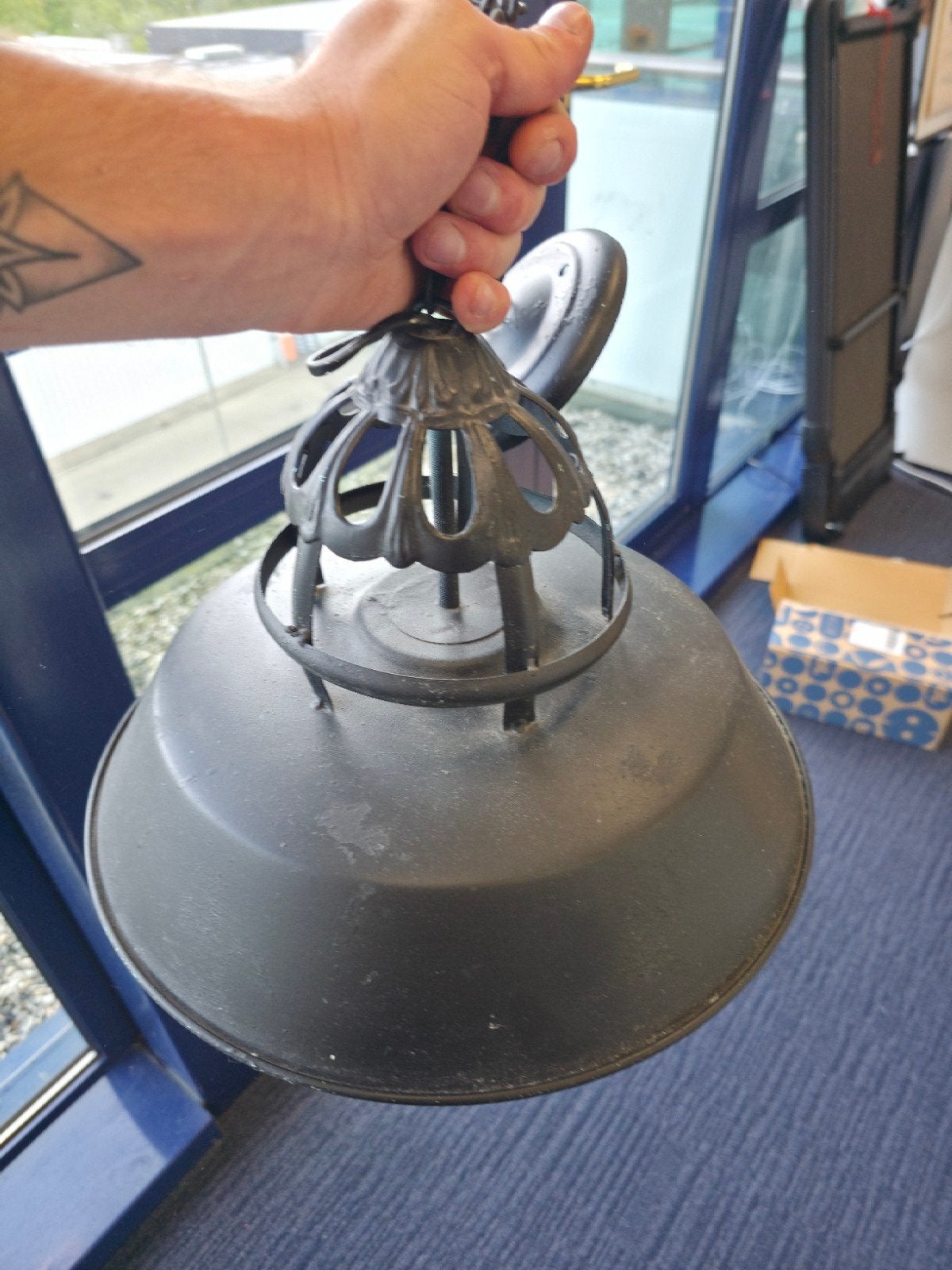 Mooie zwarte lampenkap met gouden binnenkant, Gebruikt, Zwart, Rond, Ophalen of Verzenden