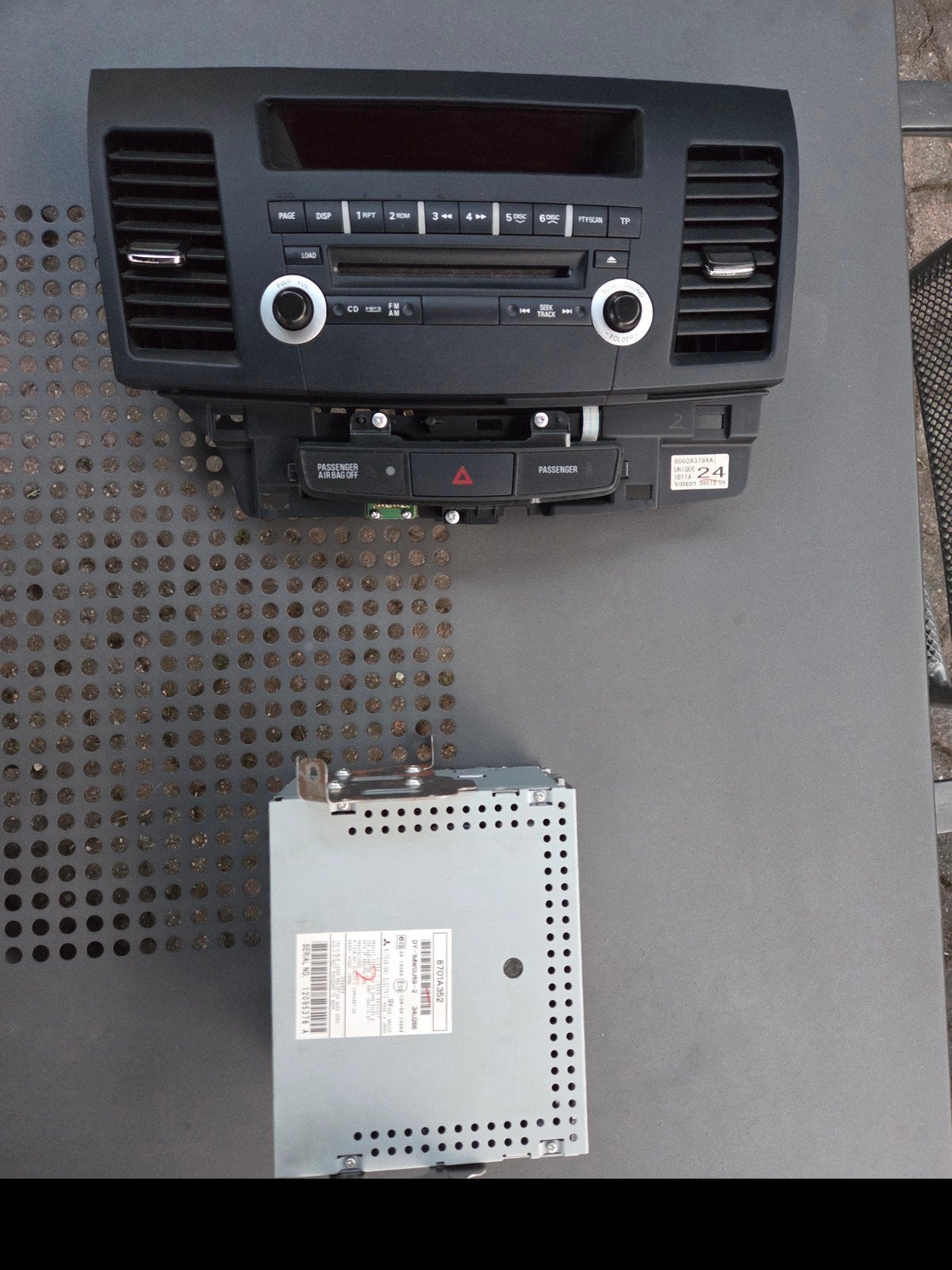 Mitsubishi Lancer Radio CD Speler DY-1MW0U59-2 8701A352, Ophalen, Zo goed als nieuw