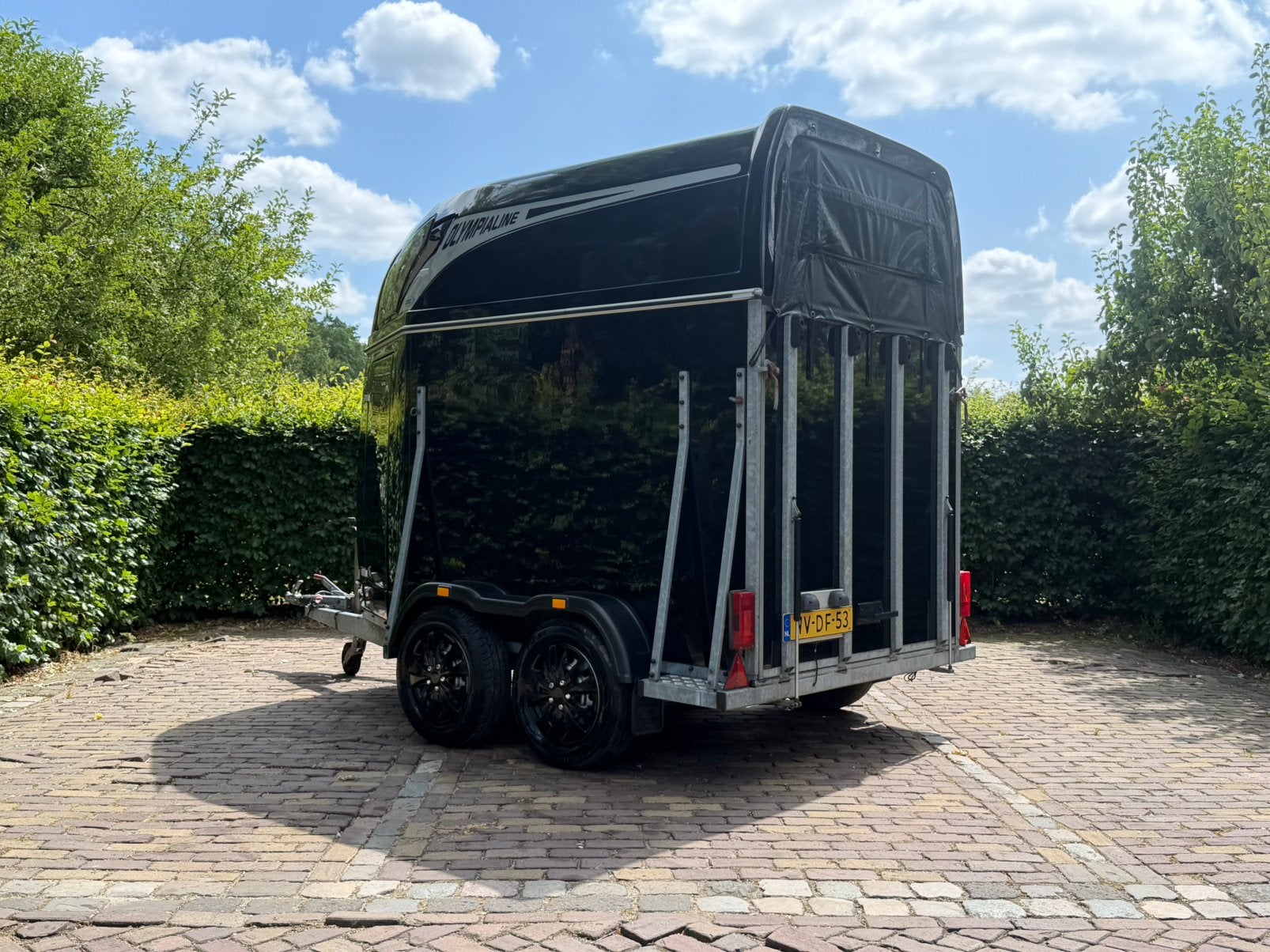 Zeer mooie 2 paards atec met aluminium vloer en zadelkamer, Dieren en Toebehoren, Ophalen, Aluminium, Zo goed als nieuw, 2-paards trailer