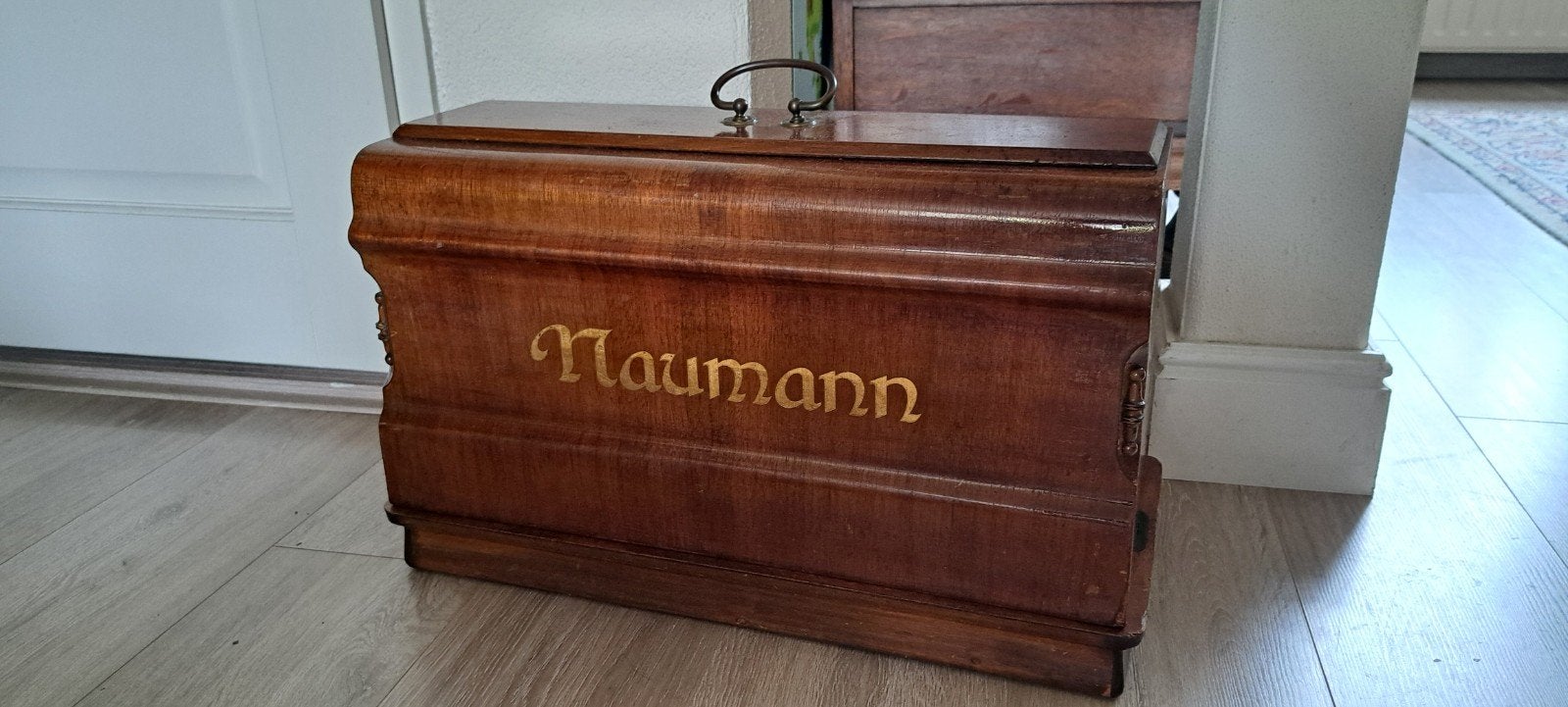 Antieke Naumann Regina Naaimachine met spoelkastje, Ophalen