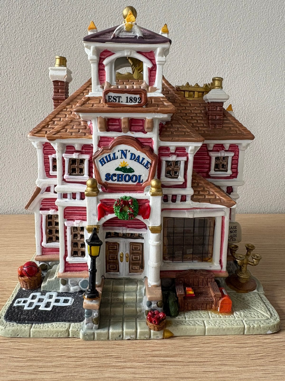 Lemax Hill ‘N’ Dale school, Diversen, Kerst, Ophalen of Verzenden, Zo goed als nieuw