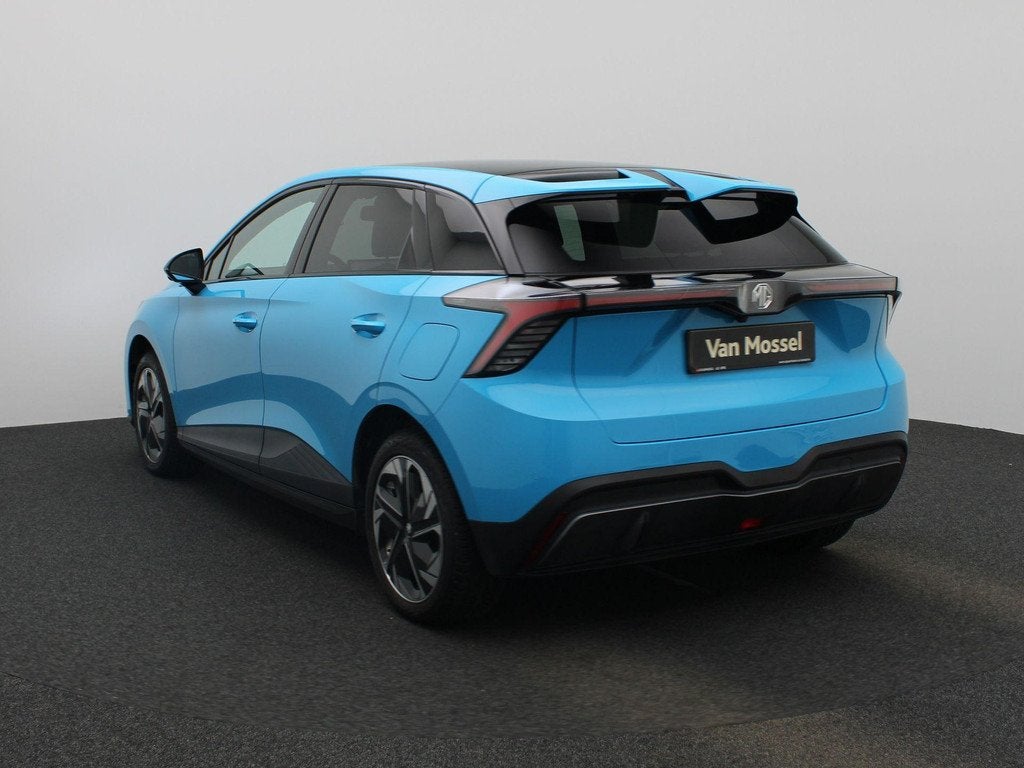 MG MG4 64 kWh 204Pk Luxury | Navigatie | Apple & Android Car, Auto's, MG, Automaat, Gebruikt, 1675 kg, Blauw