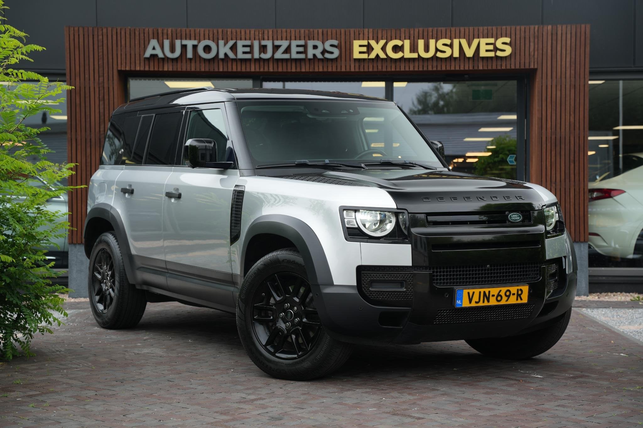 Land Rover Defender 2.0 D240 110 HSE Pano Grijs kenteken Per, Gebruikt, 4 cilinders, Automatische klimaatregeling, Leder