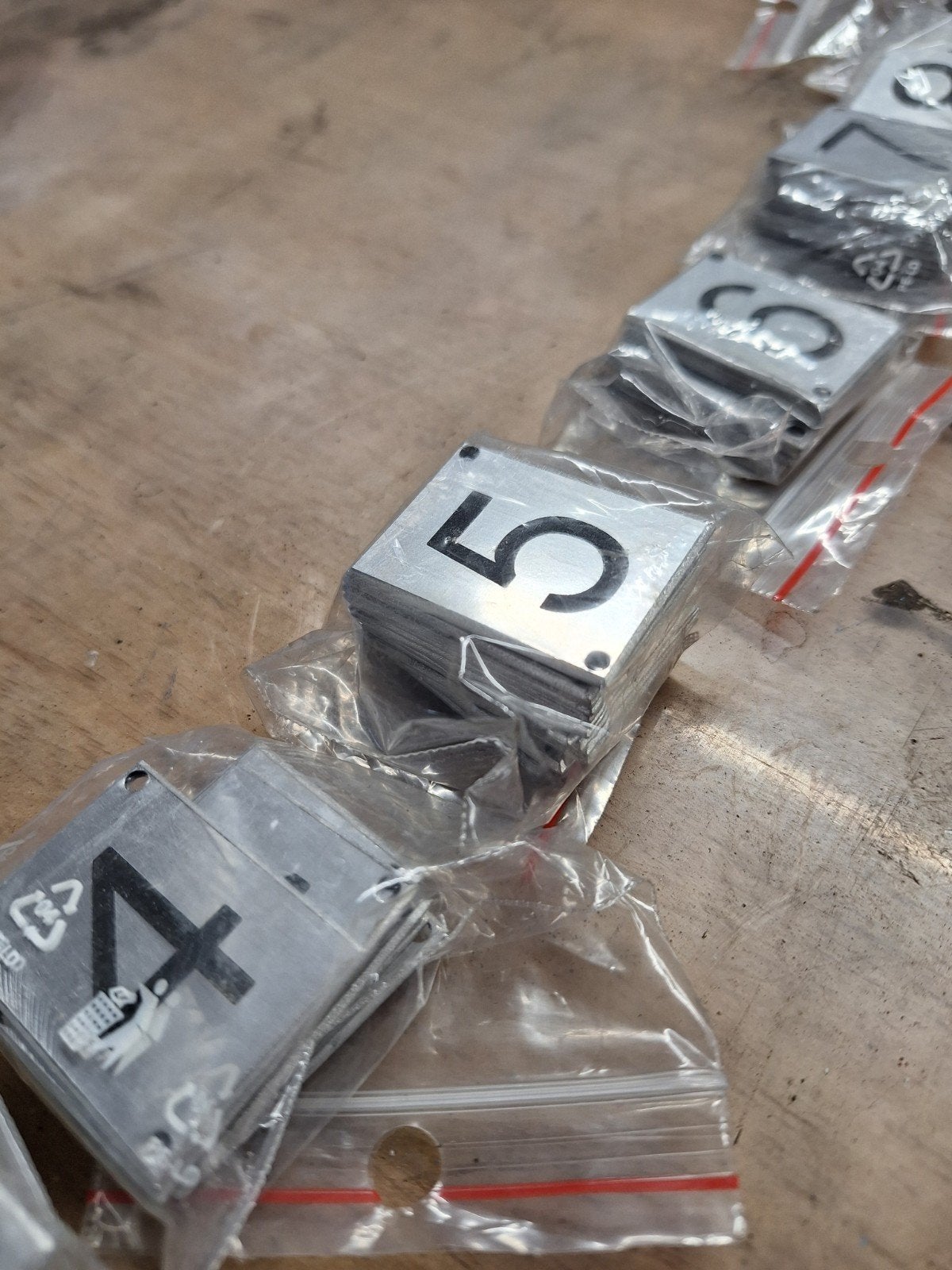 Aluminium nummerplaatjes, Ophalen of Verzenden