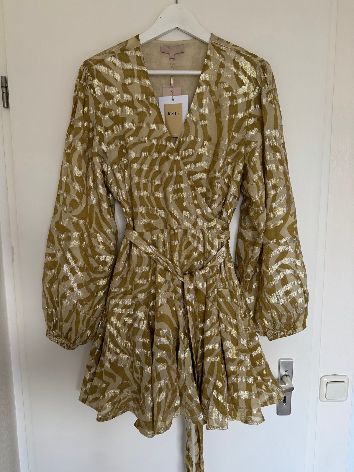 Nieuw! Josh V ALIYA overslagjurk met lurex - gold green S, Meerkleurig, Nieuw, Ophalen of Verzenden, Knielengte