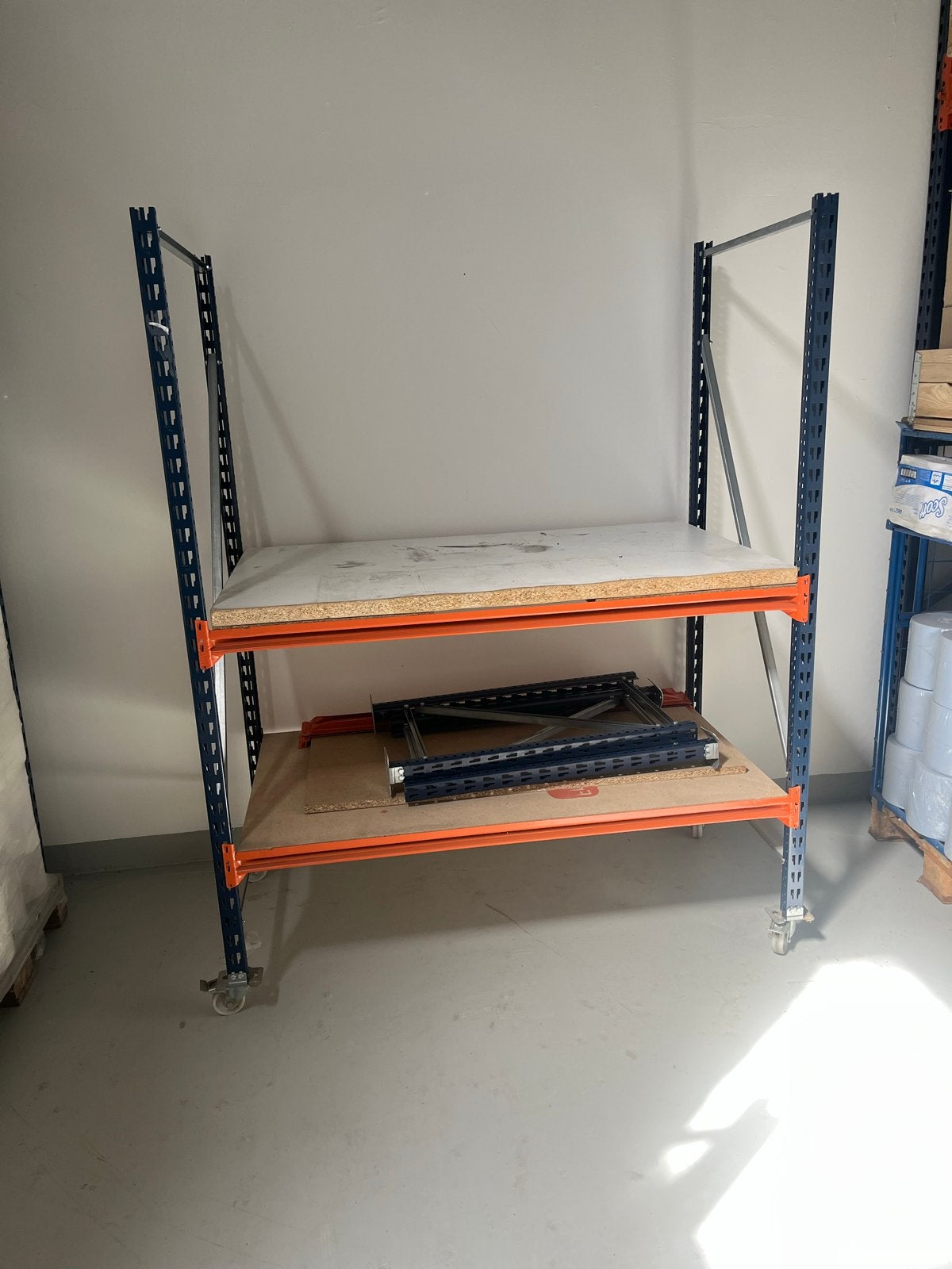Verrijdbare magazijnstelling / werktafel, Doe-het-zelf en Verbouw, Werkbanken, Ophalen of Verzenden, Gebruikt