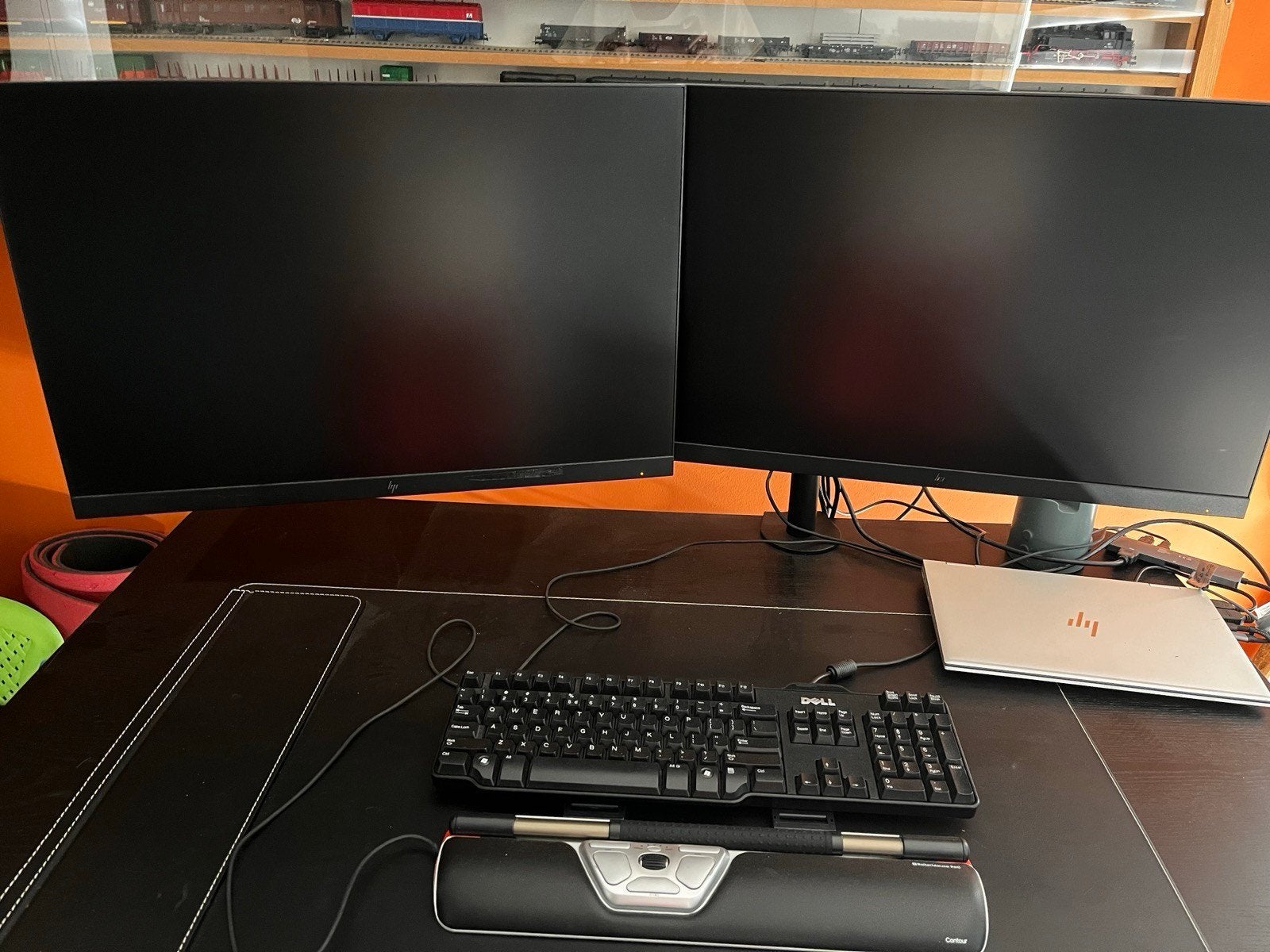2x HP E24 G4 monitoren met dubbele monitorarm, Computers en Software, Monitoren, Ophalen, IPS, Full HD, Zo goed als nieuw