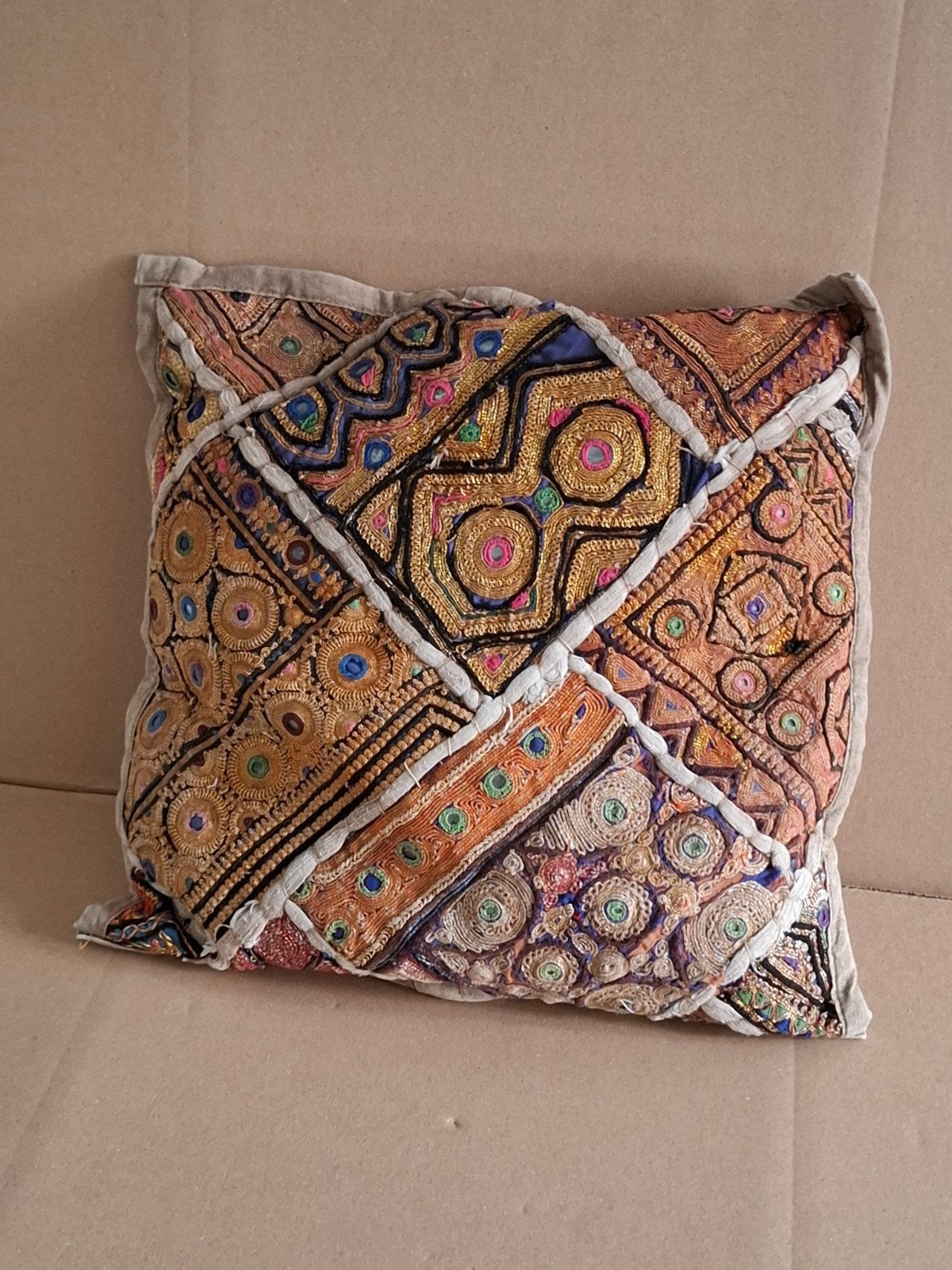Decoratief sierkussen met borduurwerk en spiegeltjes, Overige merken, Gebruikt, Meerkleurig, Vierkant