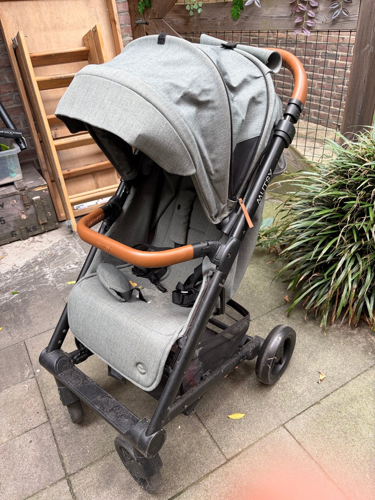 Mutsy buggy met gerepareerde kap, Kinderen en Baby's, Buggy's, Ophalen, Gebruikt, Overige merken, Zonnekap