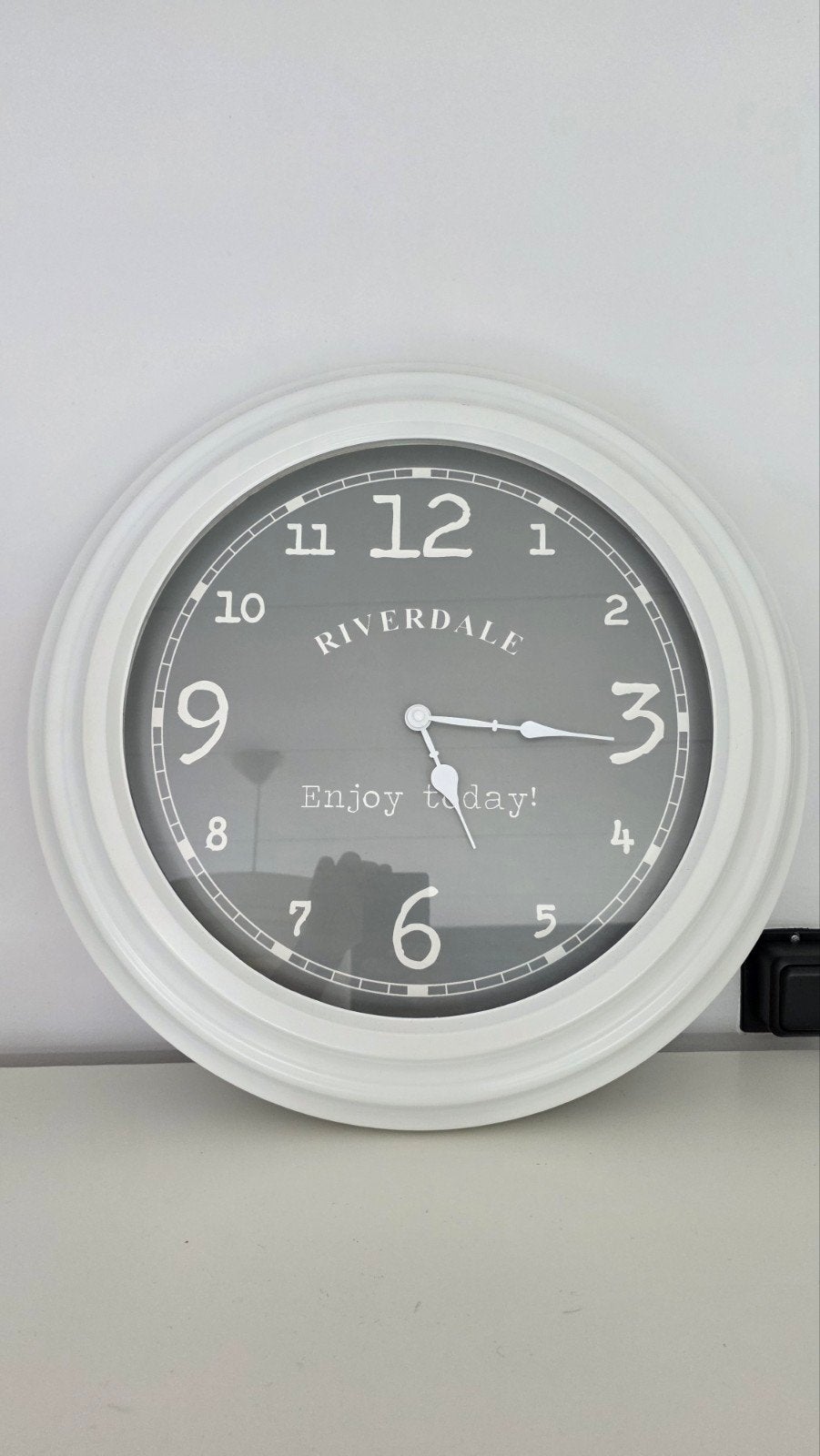 Riverdale Wandklok Grijs/Wit - Ø 50cm, Ophalen