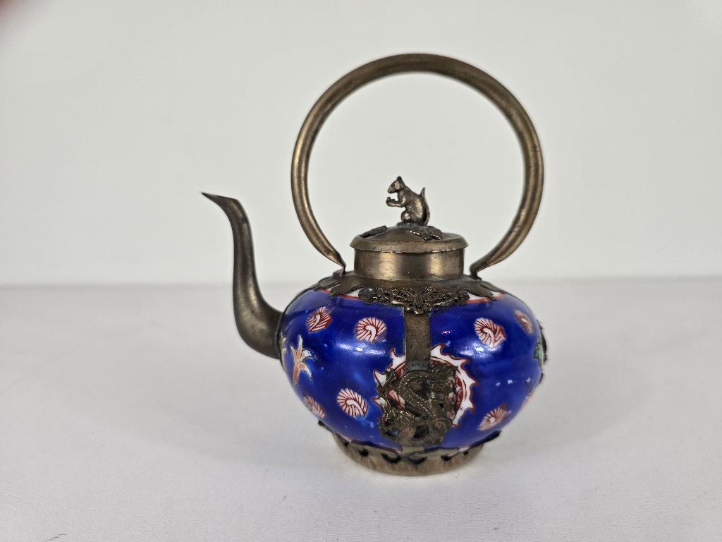 Theepot 众鑫 (Zhòng Xīn), porselein, China, 2e helft 20e eeuw, Ophalen of Verzenden