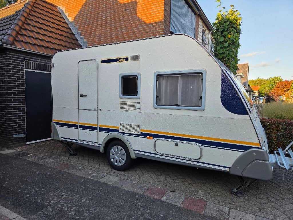 Compacte caravan WILK Safari 400, bouwjaar 2000, Rondzit, 750 - 1000 kg, Particulier, 4 tot 5 meter
