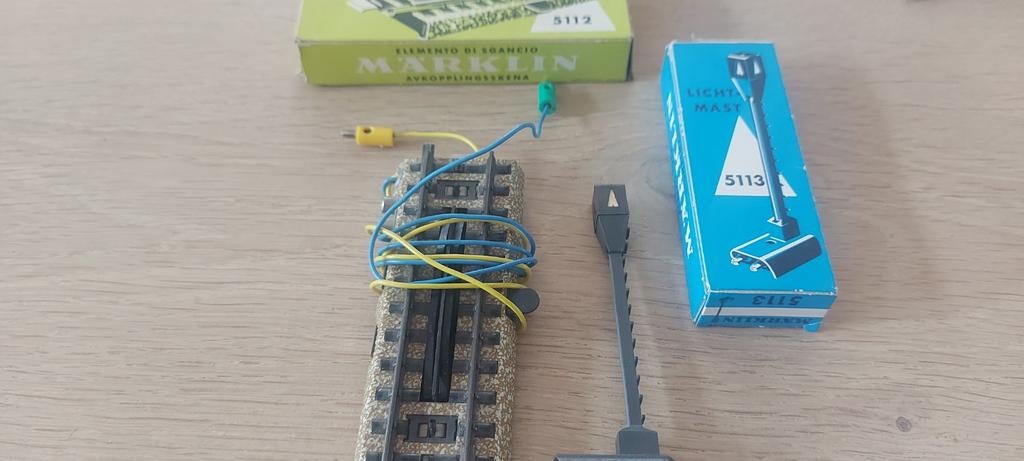 Märklin ontkoppelrail+ lantaarn m-rails artnr 5112+5113 ovp, Hobby en Vrije tijd, Modeltreinen | H0, Ophalen of Verzenden, Wisselstroom