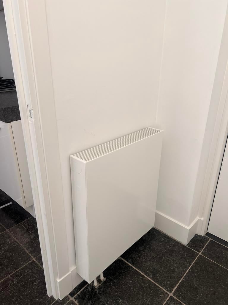 Radiator met Sentimo kap wit 65cm (b) x 75cm (h), Ophalen, 30 tot 80 cm, Radiator, Zo goed als nieuw