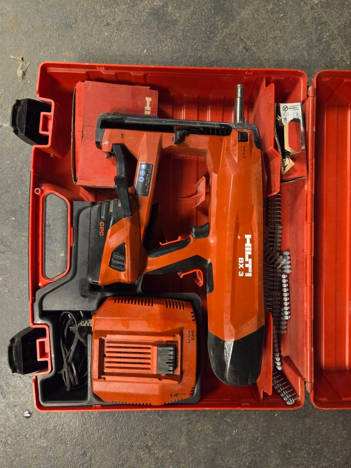 Hilti BX-3 Accu Schiethamer set incl. accu, lader en nagels, Ophalen