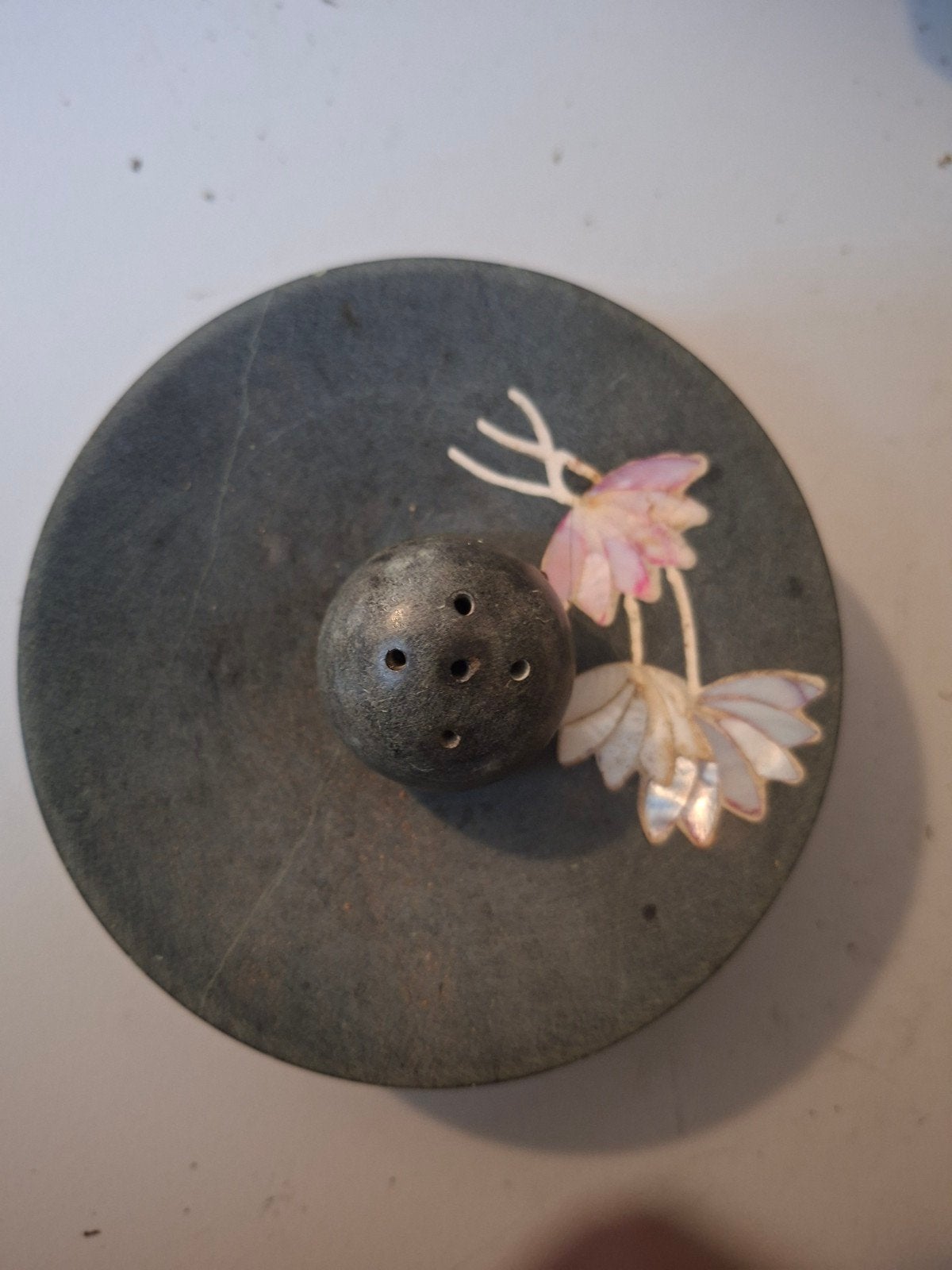 Spekstenen Wierookhouder met Bloemdecoratie, Ophalen