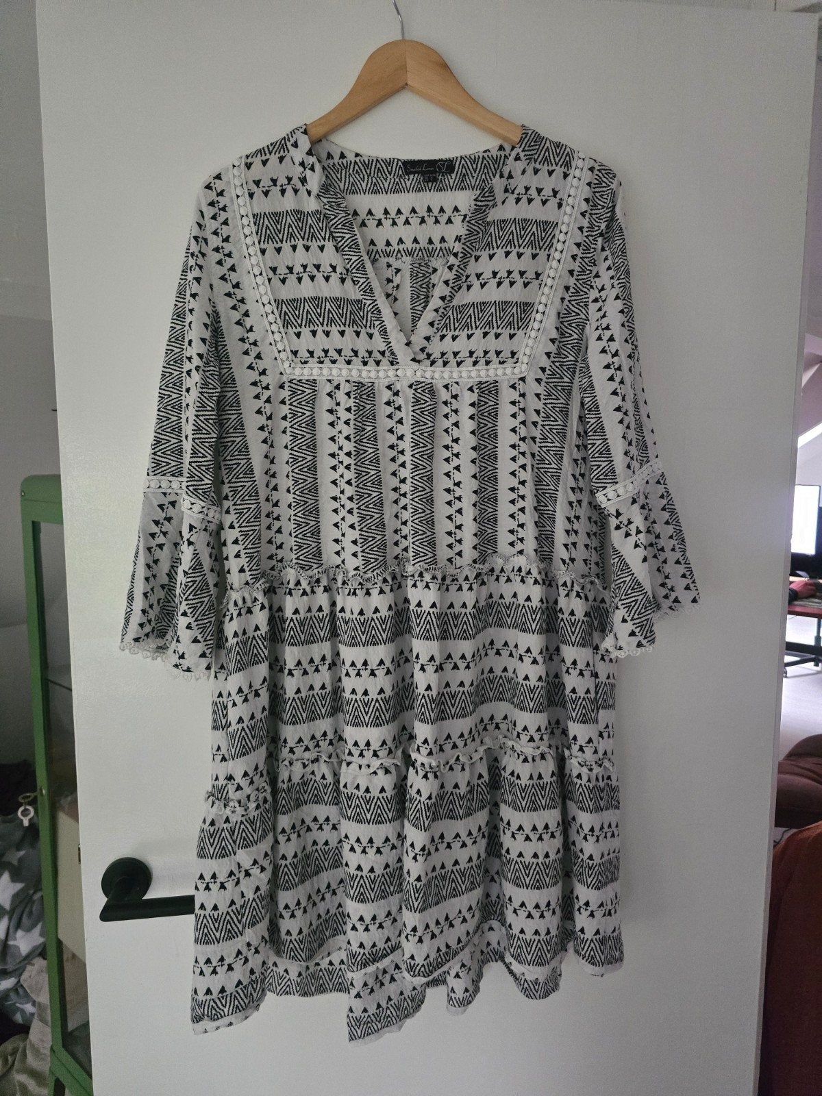 Smashed Lemon jurk met geometrische print, Kleding | Dames, Jurken, Maat 38/40 (M), Zwart, Ophalen of Verzenden, Zo goed als nieuw