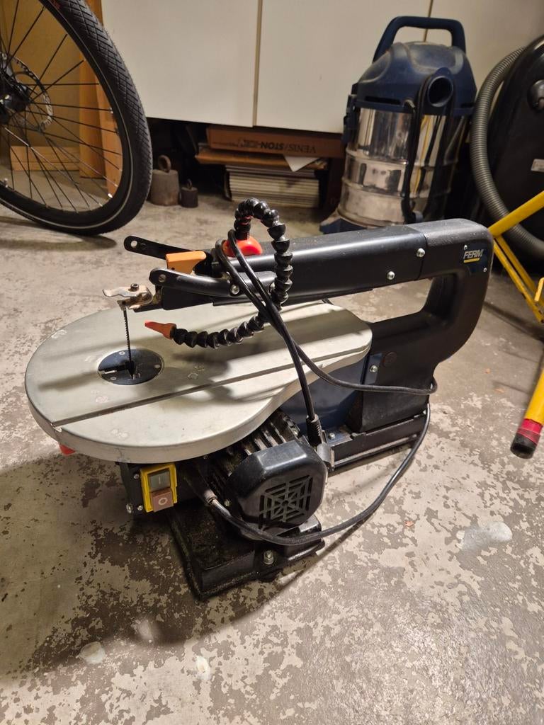 Ferm SSM1005 Figuurzaag - Ideaal voor fijn zaagwerk, Doe-het-zelf en Verbouw, Gereedschap | Zaagmachines, Minder dan 30 mm, Gebruikt