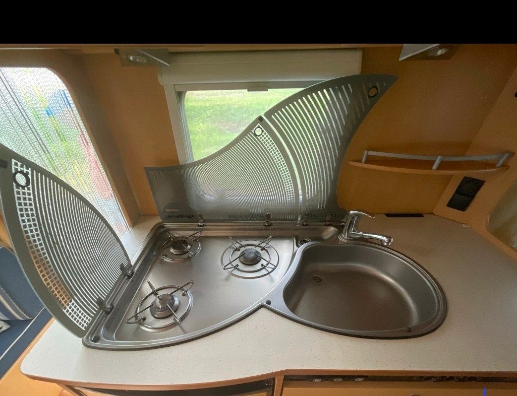 Foto 10 van Dethleffs Camper 510 V (mover, zakluifel, nieuwe koelkast)