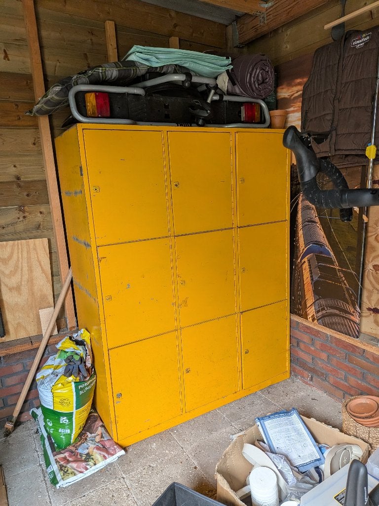 Vintage metalen lockerkast - met een verleden, Ophalen, Gebruikt, Vintage, rustiek