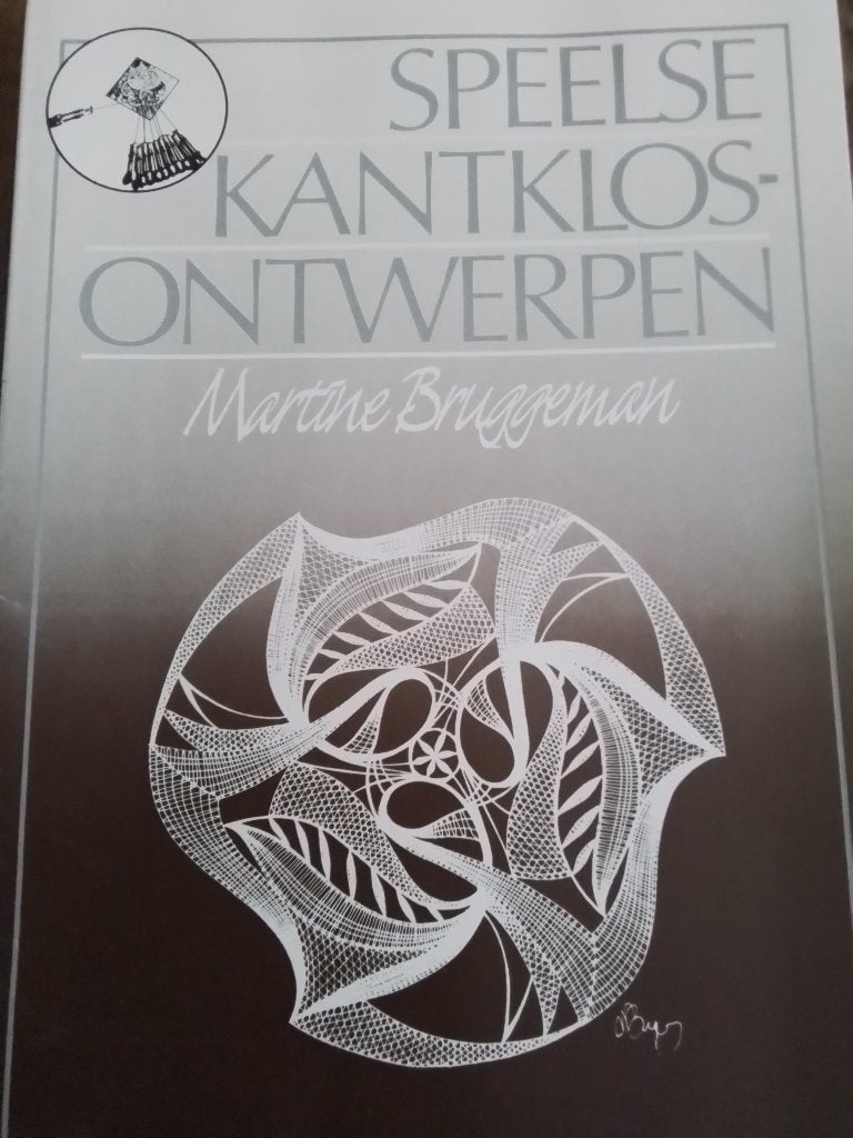 speelse kantklossen, Martine Bruggeman, Hobby en Vrije tijd, Kantklossen, Ophalen of Verzenden, Zo goed als nieuw, Patronen