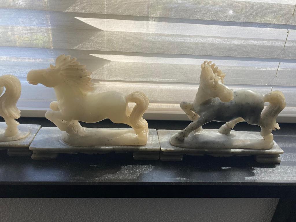 Paarden van speksteen, Verzamelen, Beelden en Beeldjes, Ophalen, Zo goed als nieuw, Dier