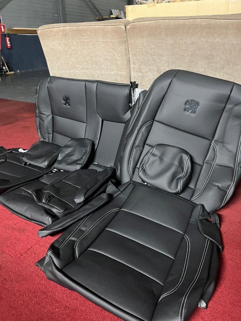 Luxe zwarte kunstleren stoelbekleding met console/armsteun, Auto-onderdelen, Ophalen of Verzenden, Nieuw, Peugeot
