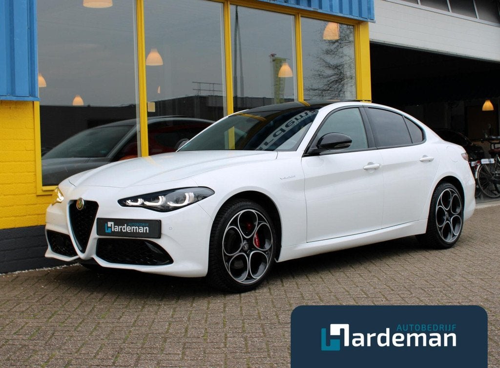 Alfa Romeo Giulia 2.0 T GME AWD Veloce Panorama, 745 kg, 4 cilinders, Met garantie (alle), Wit