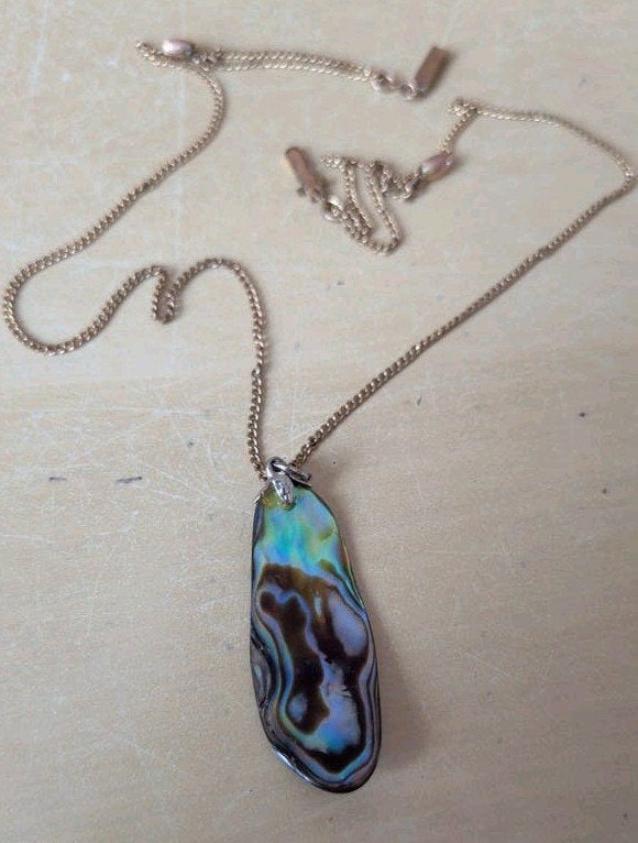 Vintage DRGM ketting met abalone hanger, Gebruikt, Overige kleuren, Ophalen of Verzenden, Overige materialen
