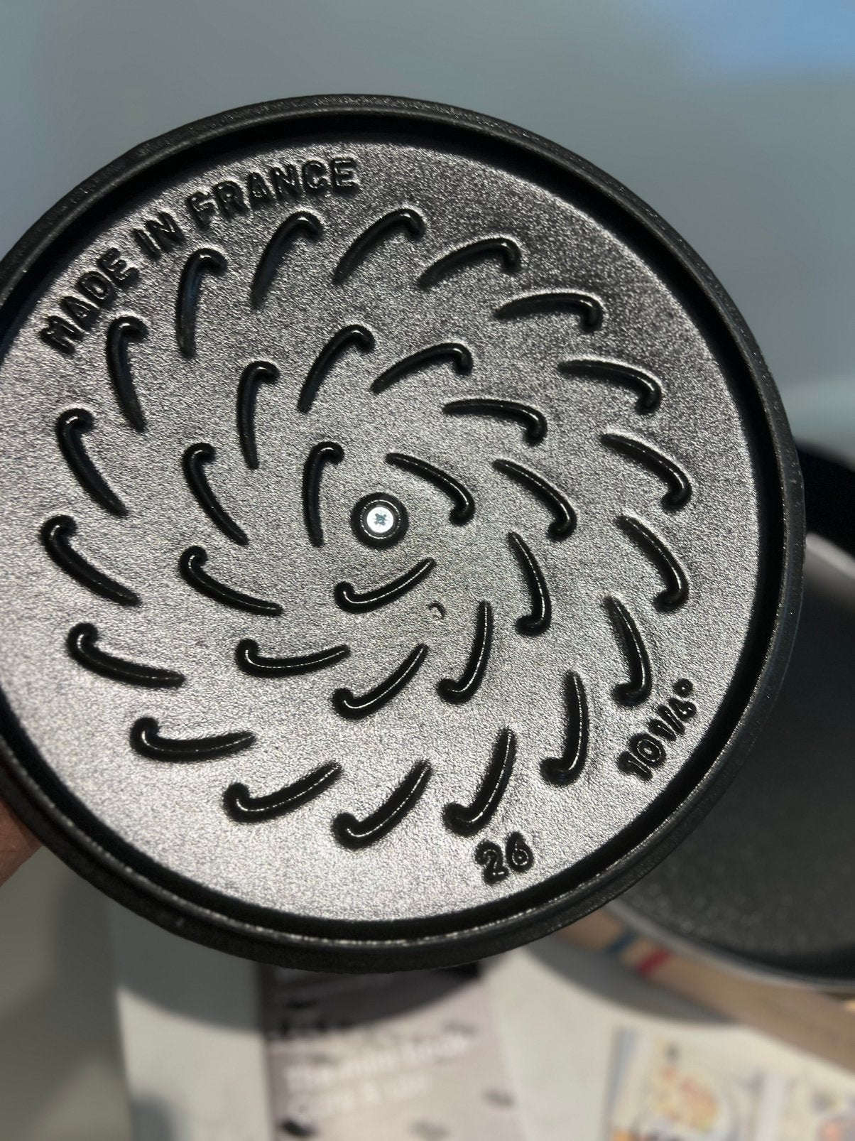 Staub Sauteerpan /Braadpan 26 cm Chistera Mat Zwart Nieuw, Nieuw, Ophalen of Verzenden, Staub, Met handvatten