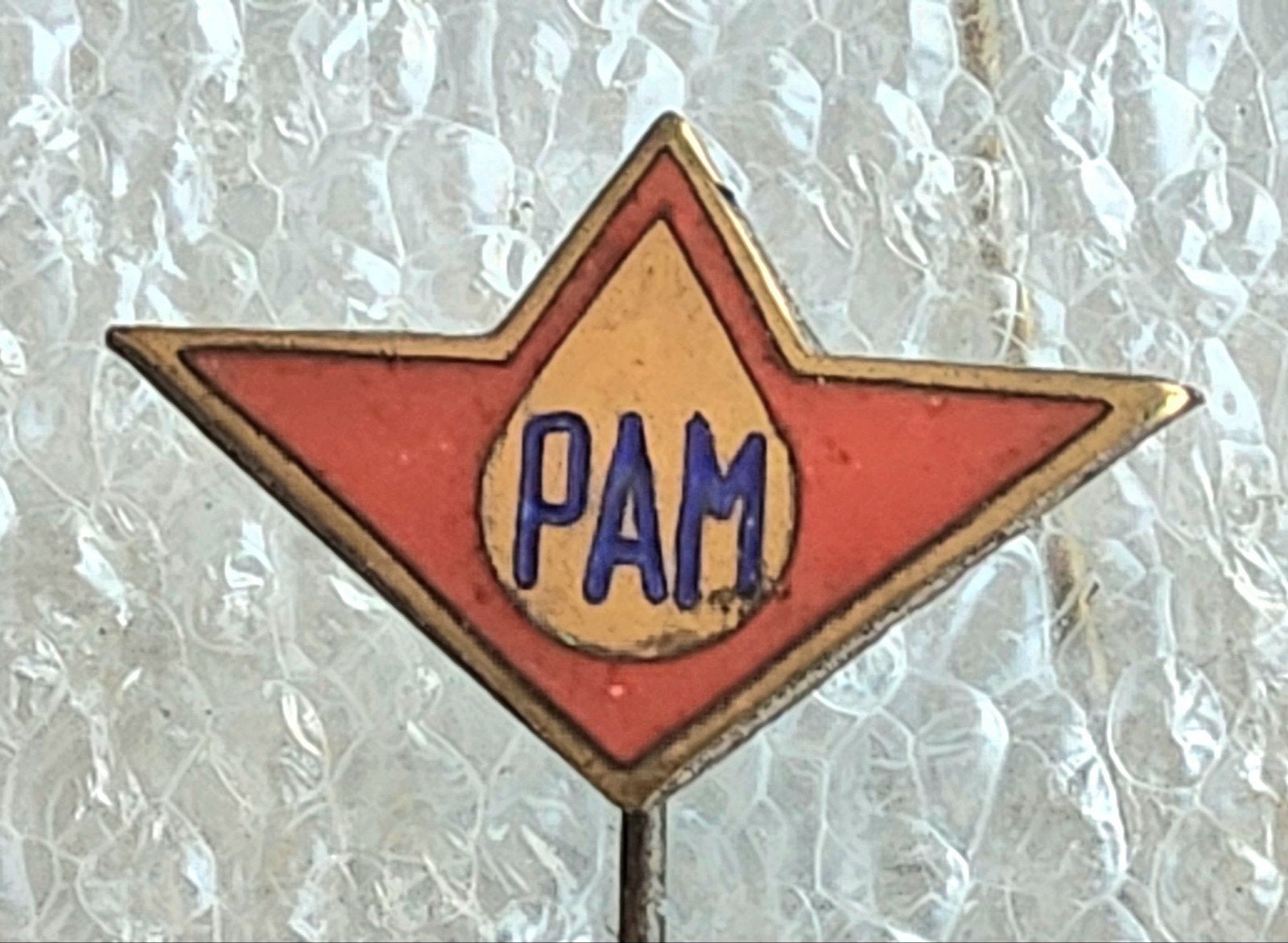 Vintage Emaille Speldje 'PAM', Ophalen of Verzenden, Gebruikt, Overige onderwerpen, Speldje of Pin