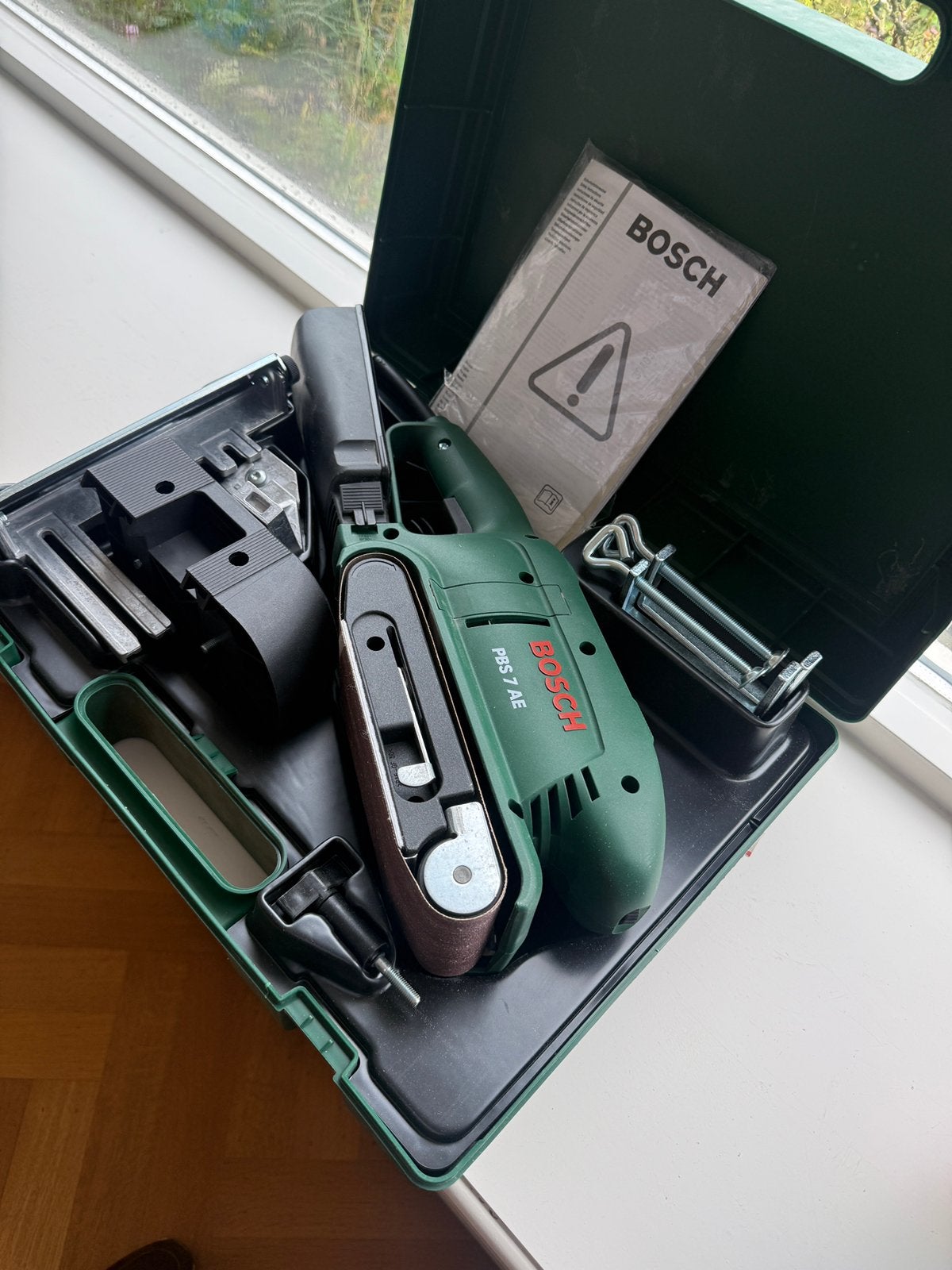 BOSCH bandschuurmachine  PBS 7 AE met hulpstukken in koffer, 600 watt of meer, Variabele snelheid, Overige typen, Ophalen of Verzenden